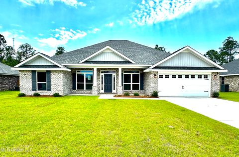 Single Family Residence in Biloxi MS 6211 Roxanne Way.jpg