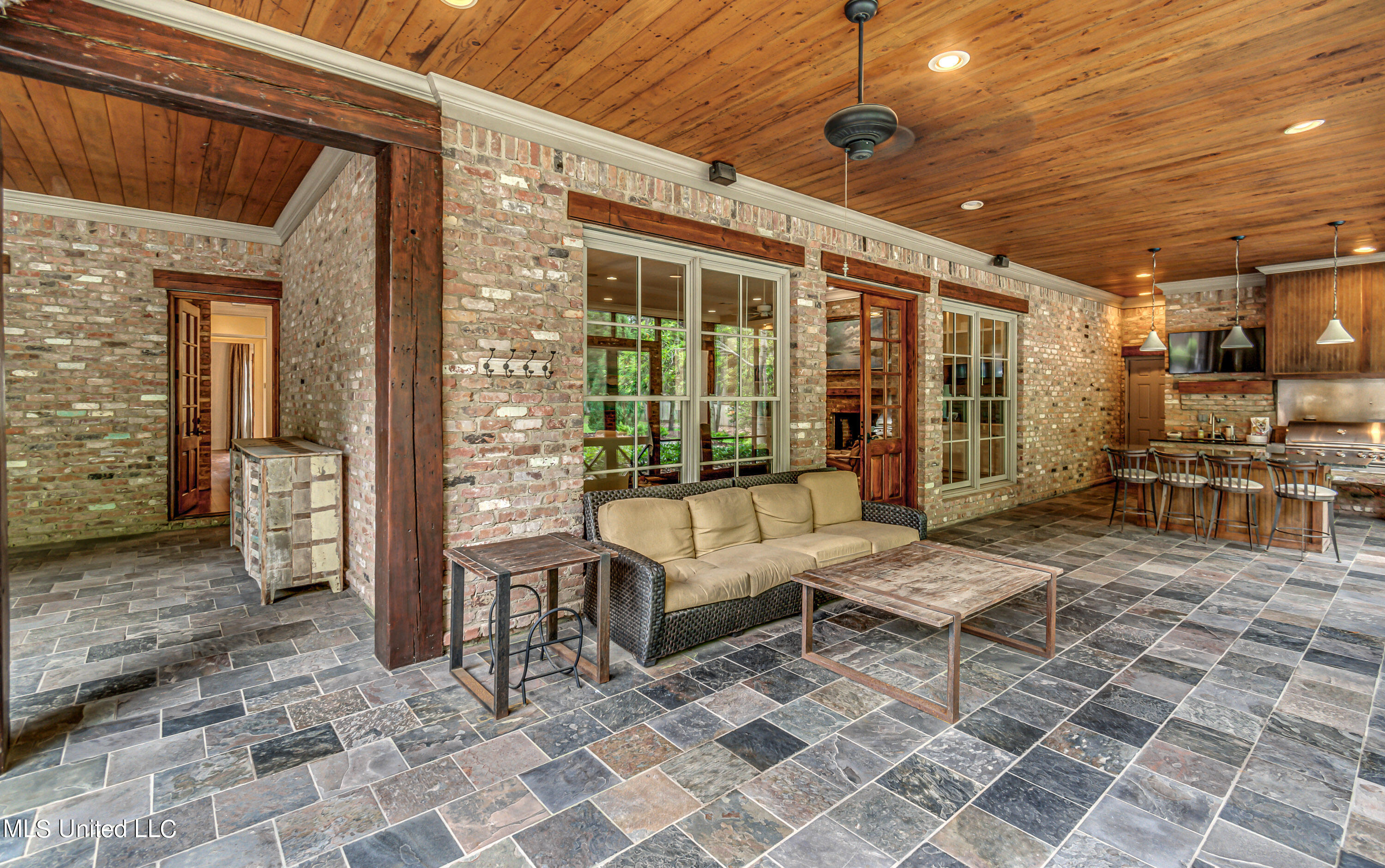 Ridgeland, Mississippi 39157, United States, 5 Bedrooms Bedrooms, ,6 BathroomsBathrooms,Residential,Contingent,57006