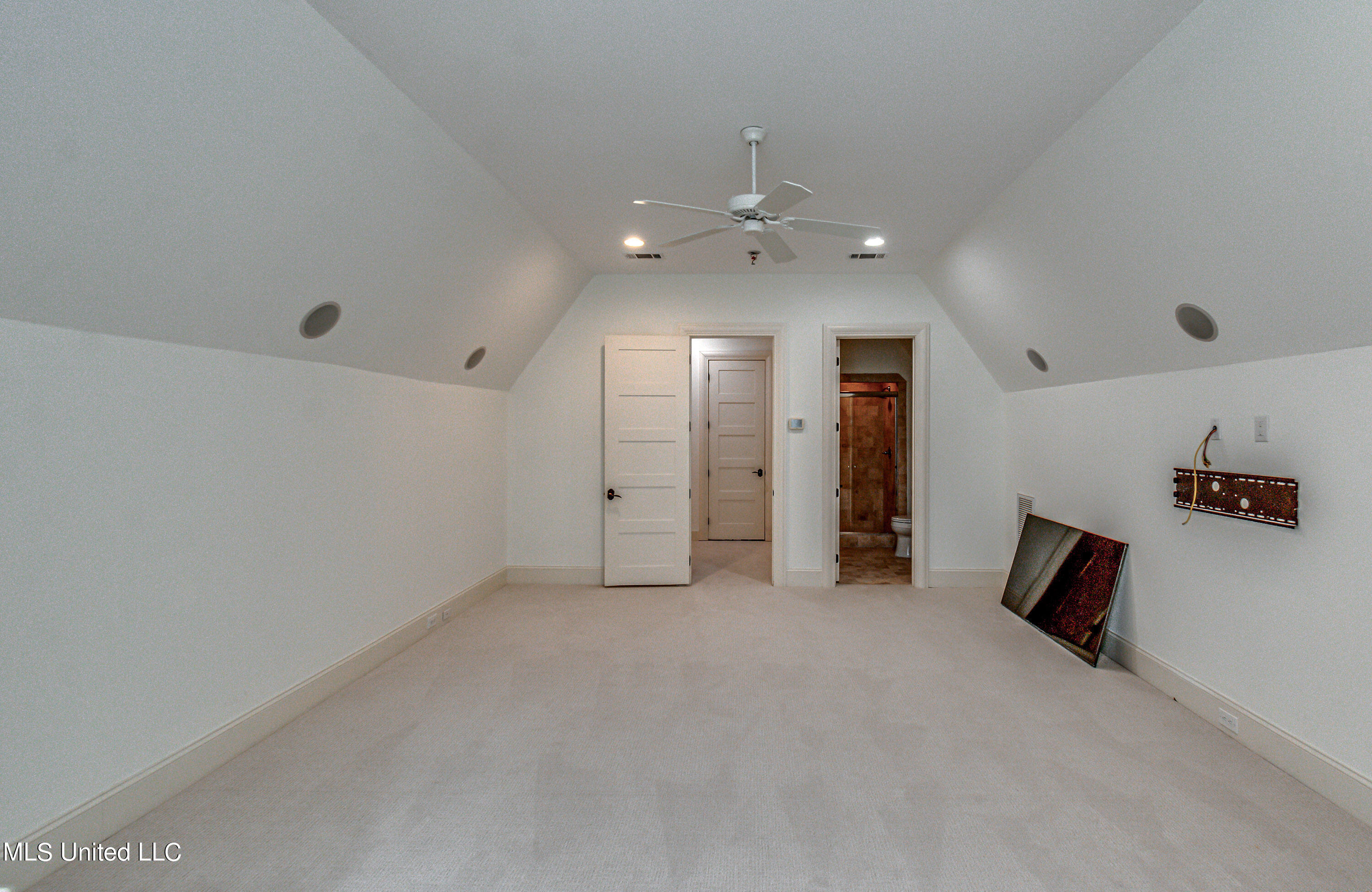 Ridgeland, Mississippi 39157, United States, 5 Bedrooms Bedrooms, ,6 BathroomsBathrooms,Residential,Contingent,57006