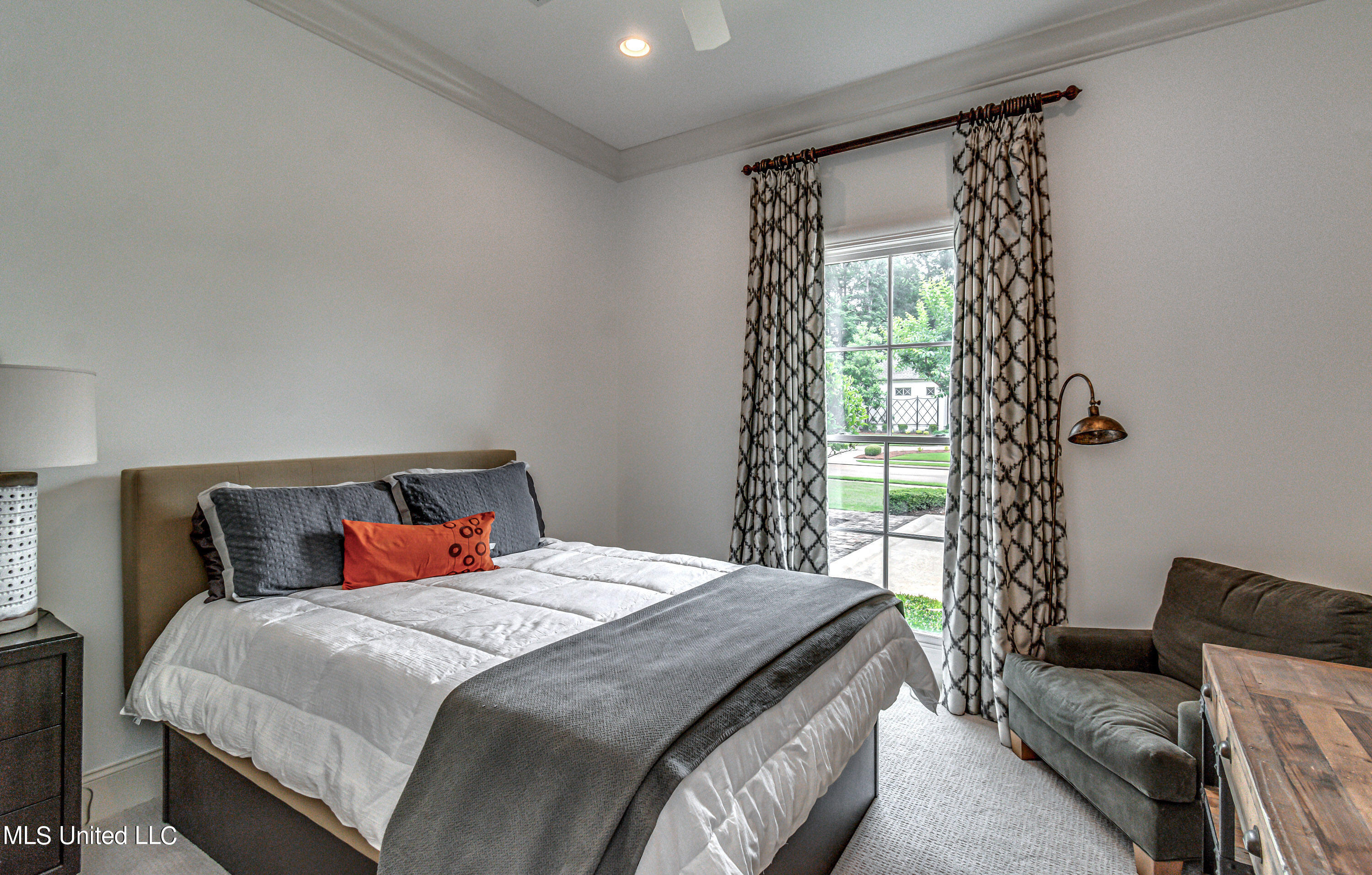 Ridgeland, Mississippi 39157, United States, 5 Bedrooms Bedrooms, ,6 BathroomsBathrooms,Residential,Contingent,57006