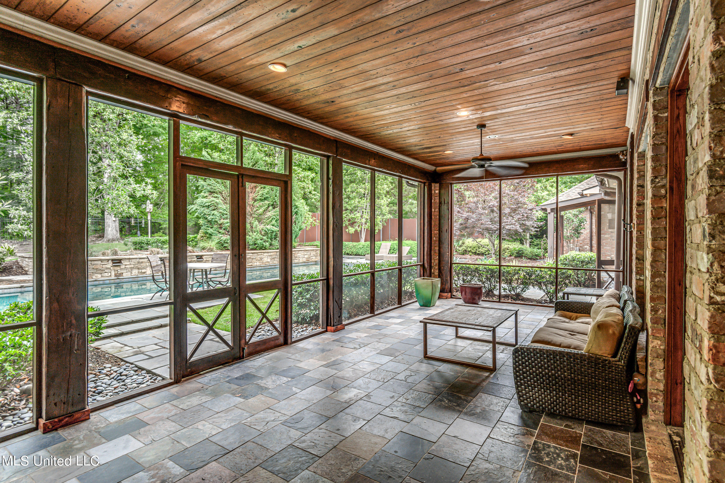 Ridgeland, Mississippi 39157, United States, 5 Bedrooms Bedrooms, ,6 BathroomsBathrooms,Residential,Contingent,57006