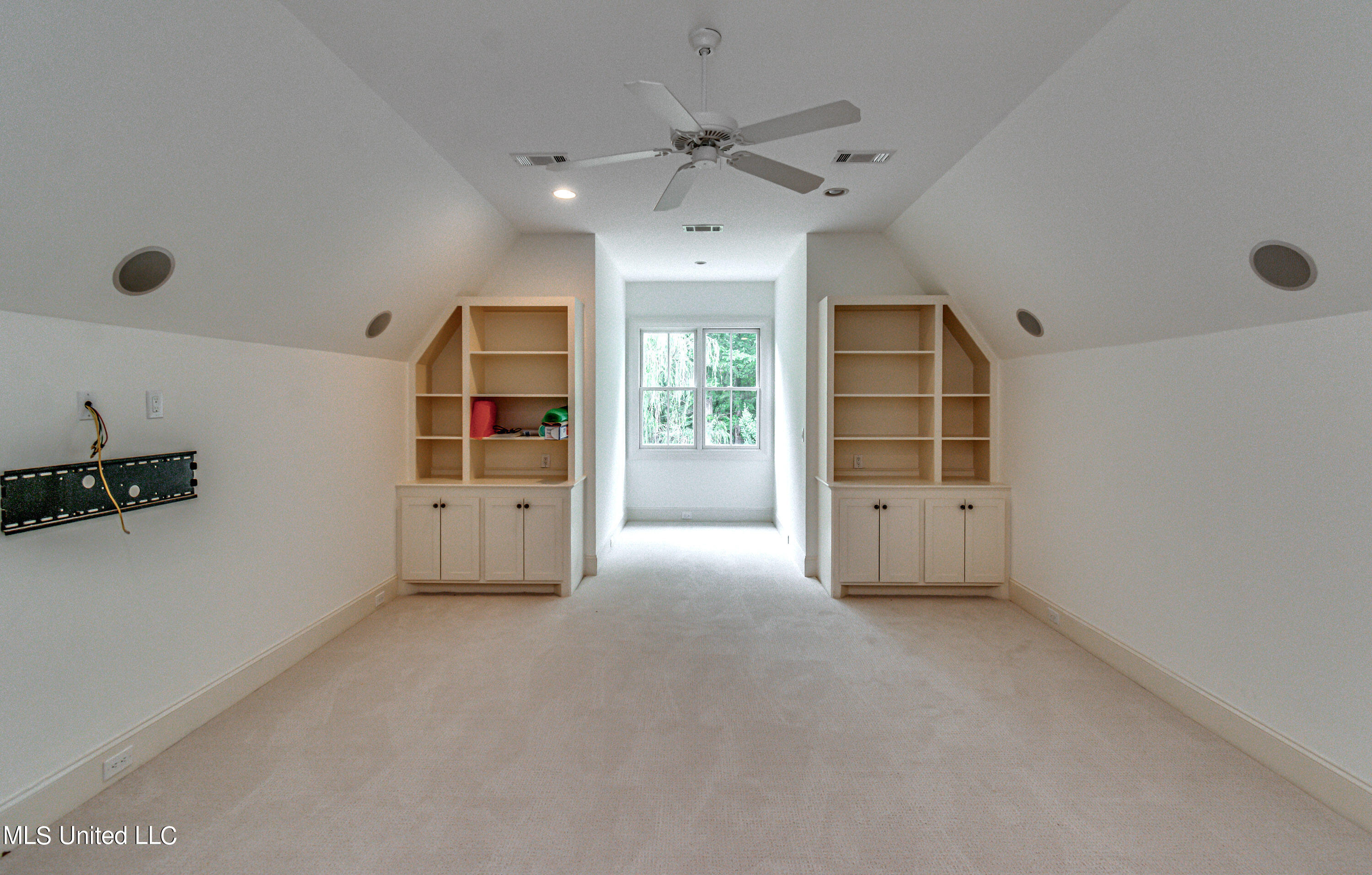 Ridgeland, Mississippi 39157, United States, 5 Bedrooms Bedrooms, ,6 BathroomsBathrooms,Residential,Contingent,57006