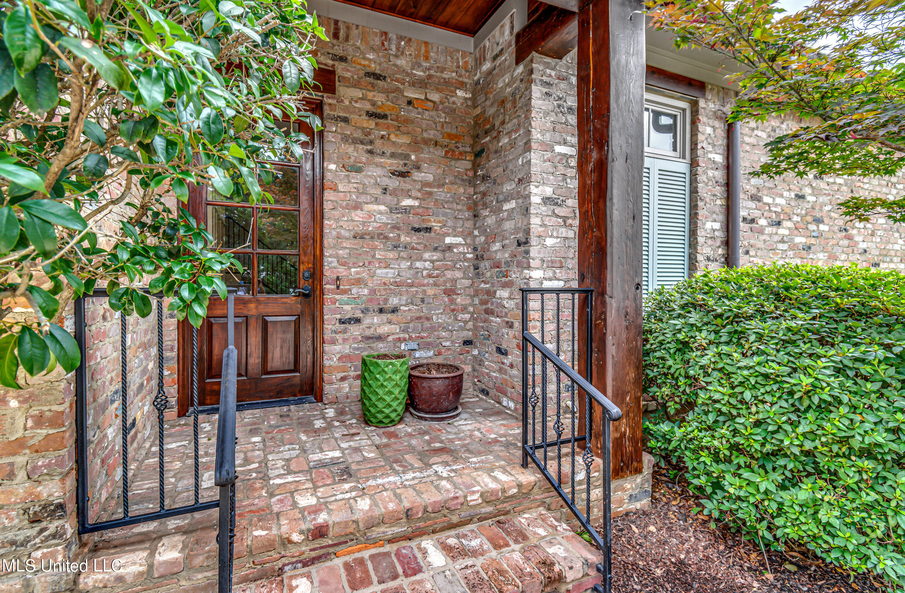 Ridgeland, Mississippi 39157, United States, 5 Bedrooms Bedrooms, ,6 BathroomsBathrooms,Residential,Contingent,57006