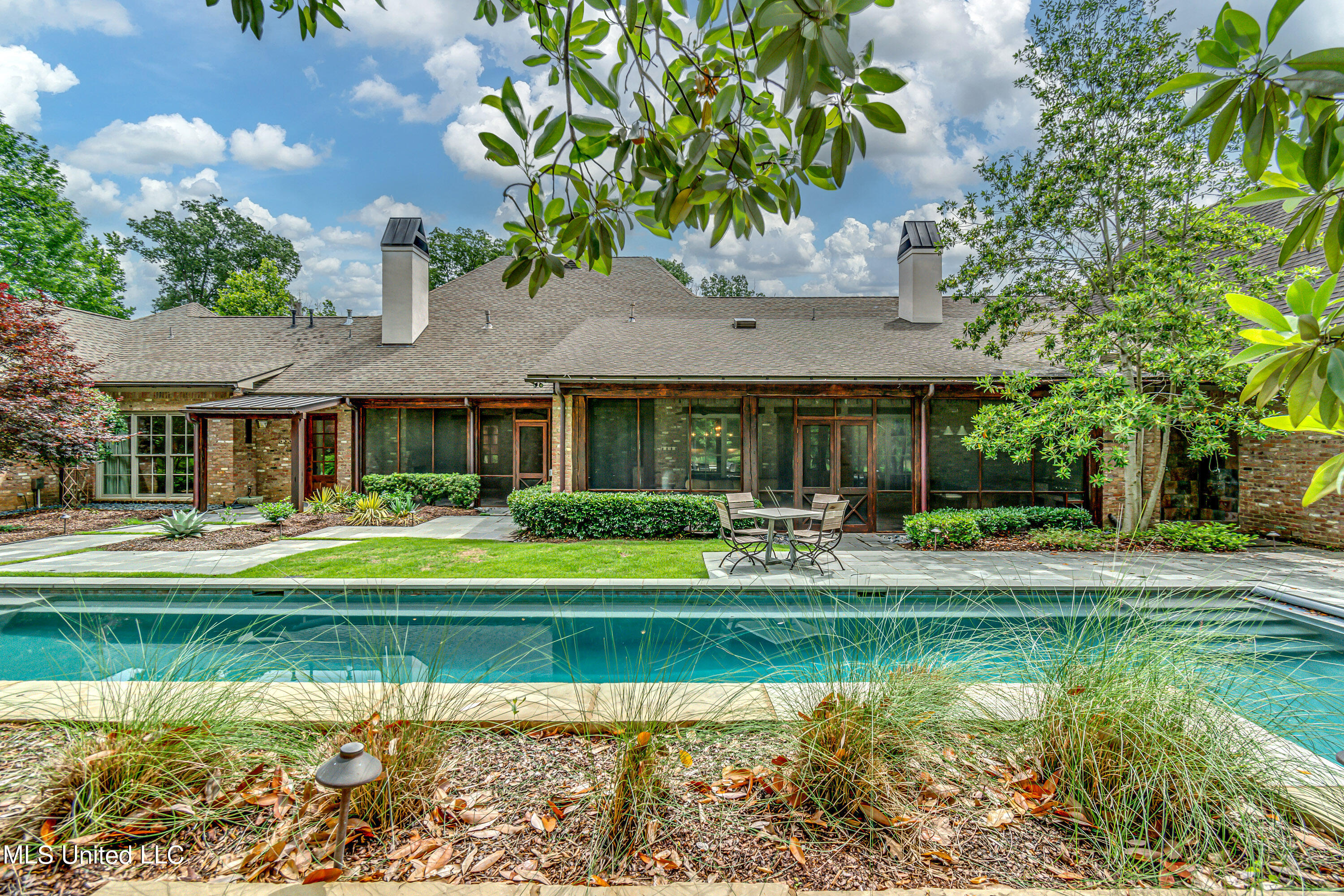 Ridgeland, Mississippi 39157, United States, 5 Bedrooms Bedrooms, ,6 BathroomsBathrooms,Residential,Contingent,57006