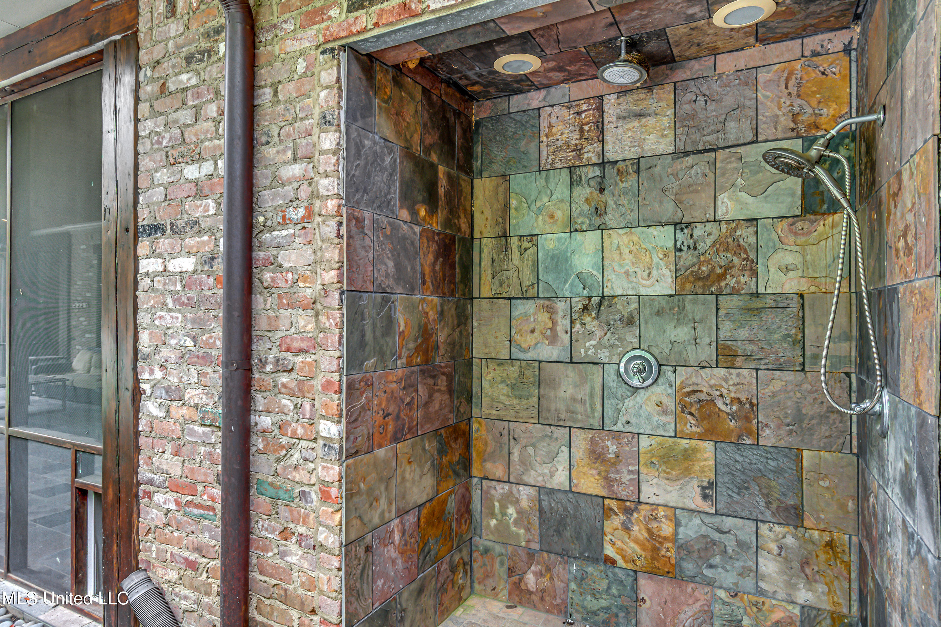 Ridgeland, Mississippi 39157, United States, 5 Bedrooms Bedrooms, ,6 BathroomsBathrooms,Residential,Contingent,57006