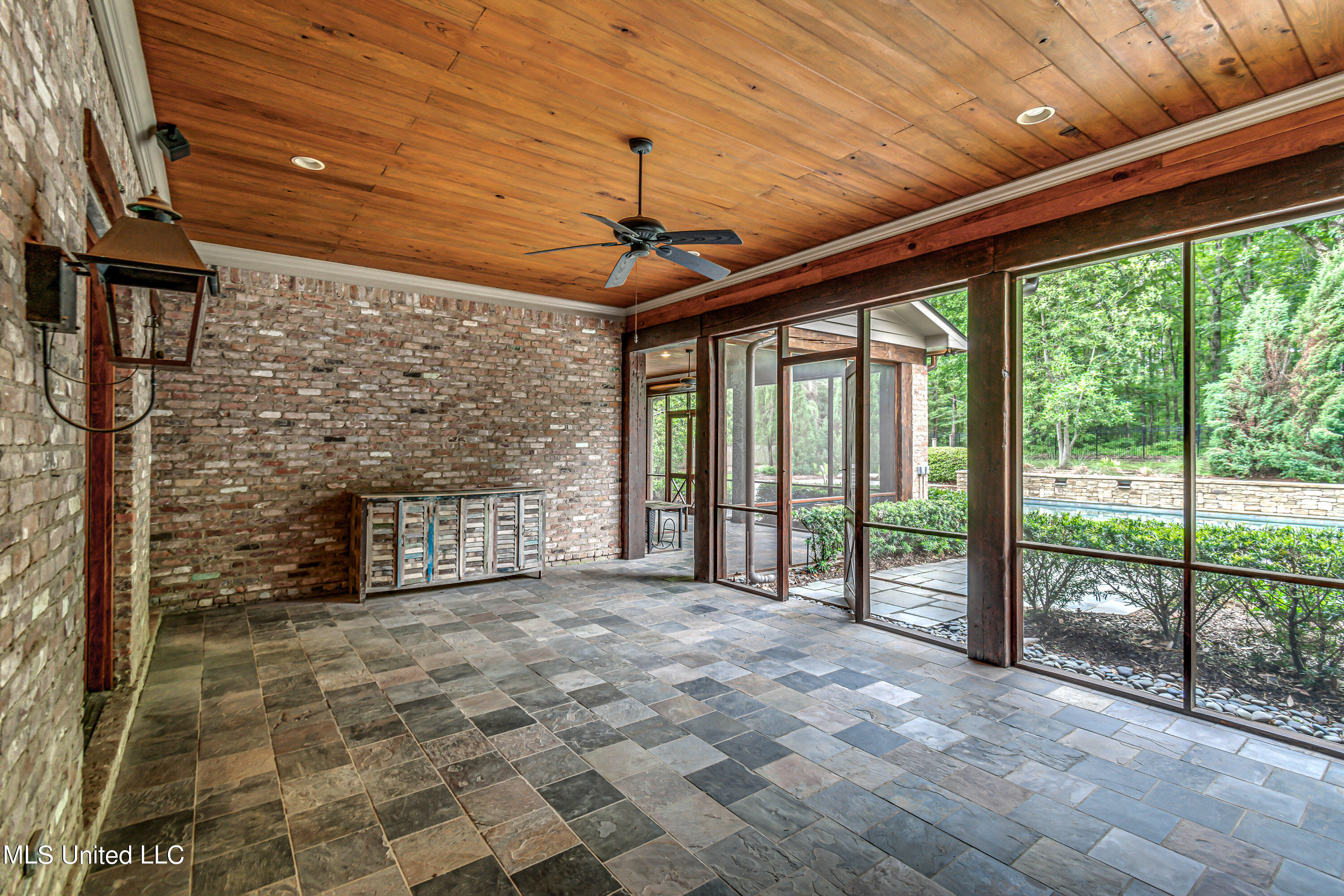 Ridgeland, Mississippi 39157, United States, 5 Bedrooms Bedrooms, ,6 BathroomsBathrooms,Residential,Contingent,57006