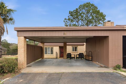 Condo For Sale - 28 Park Crest Place<br/> Jackson, MS 39211