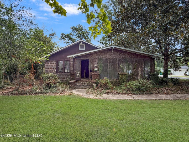 Photo 1 of 14 — 500 Pine Street, Picayune, MS 39466