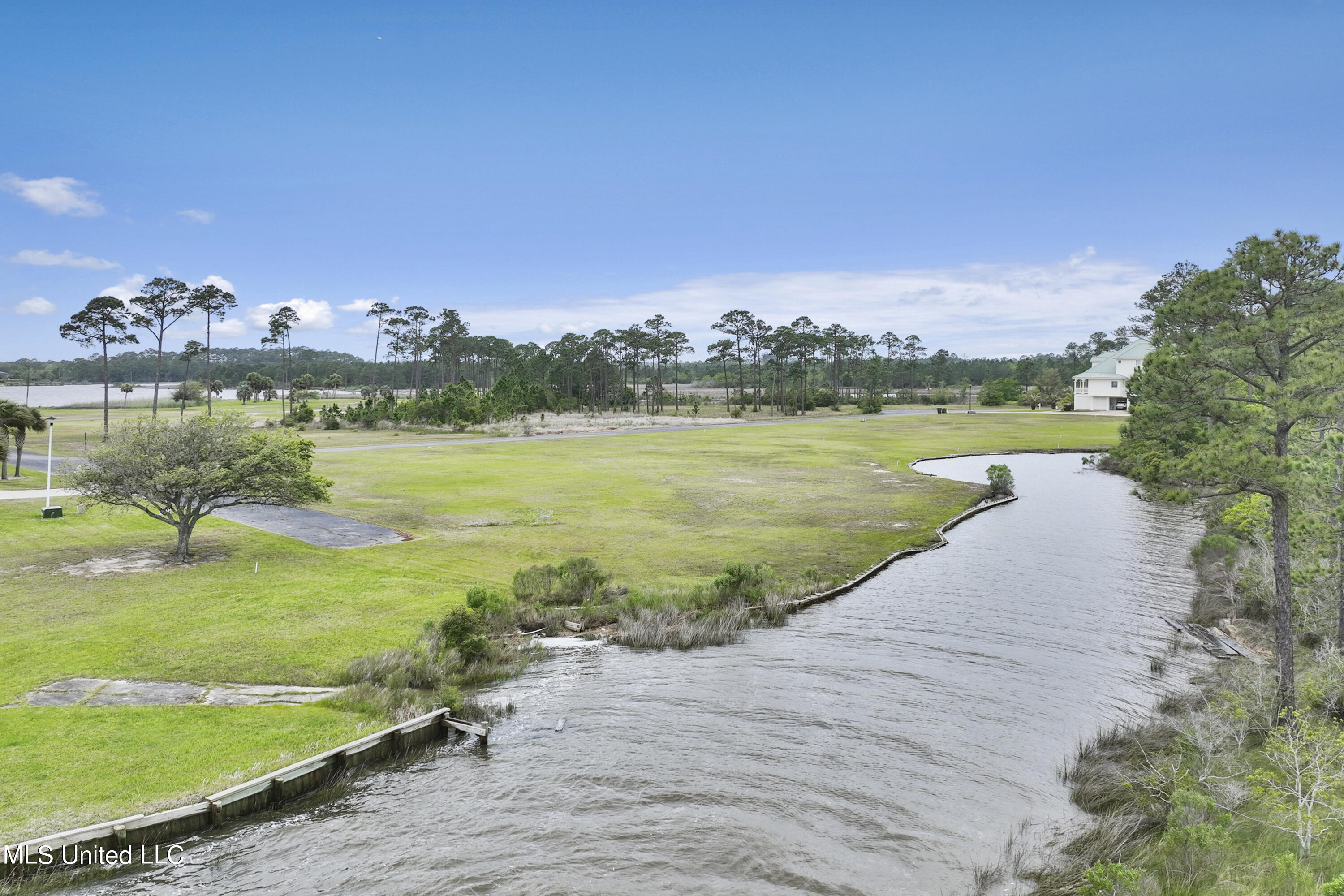 Ascot Drive, Biloxi, Mississippi image 11