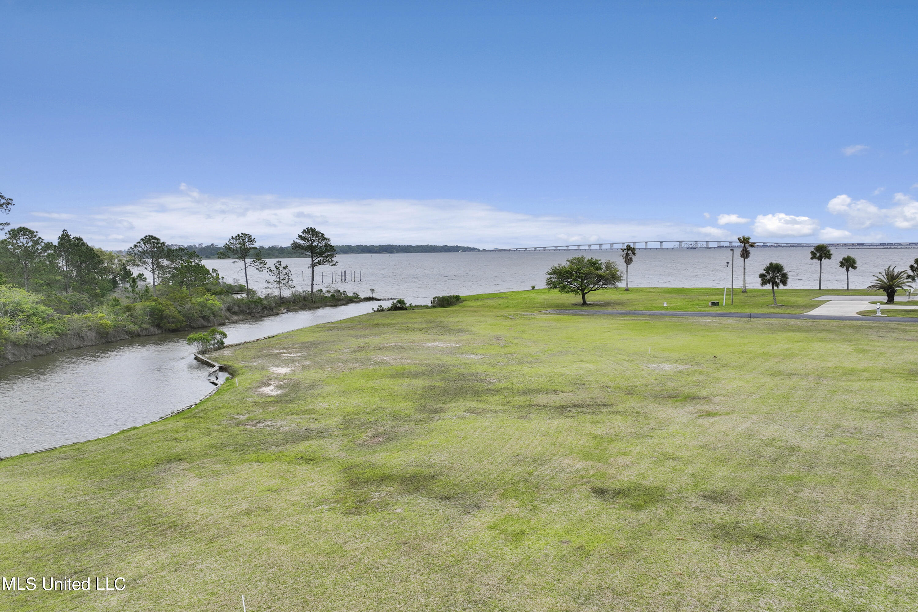 Ascot Drive, Biloxi, Mississippi image 9