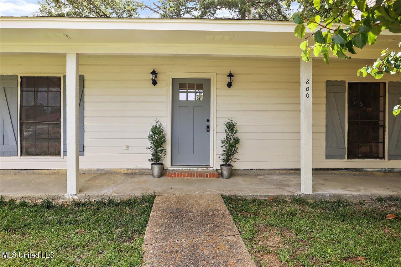 800 Longwood Place, Clinton, Mississippi image 4