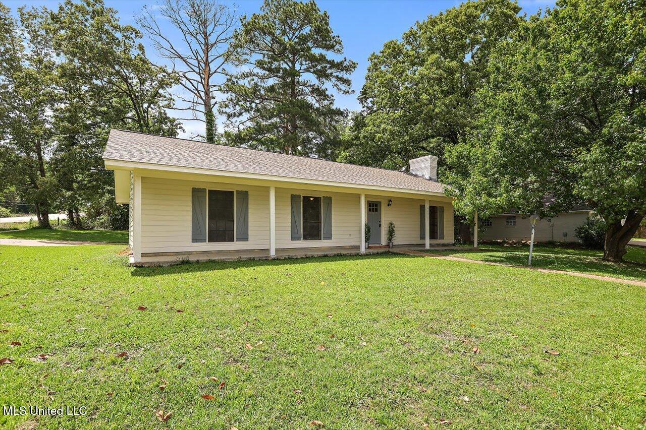 800 Longwood Place, Clinton, Mississippi image 3