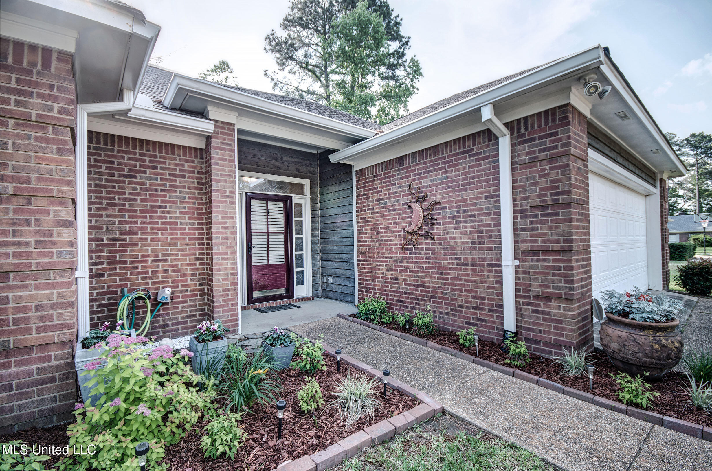 1245 Barnett Bend Drive, Brandon, Mississippi image 1