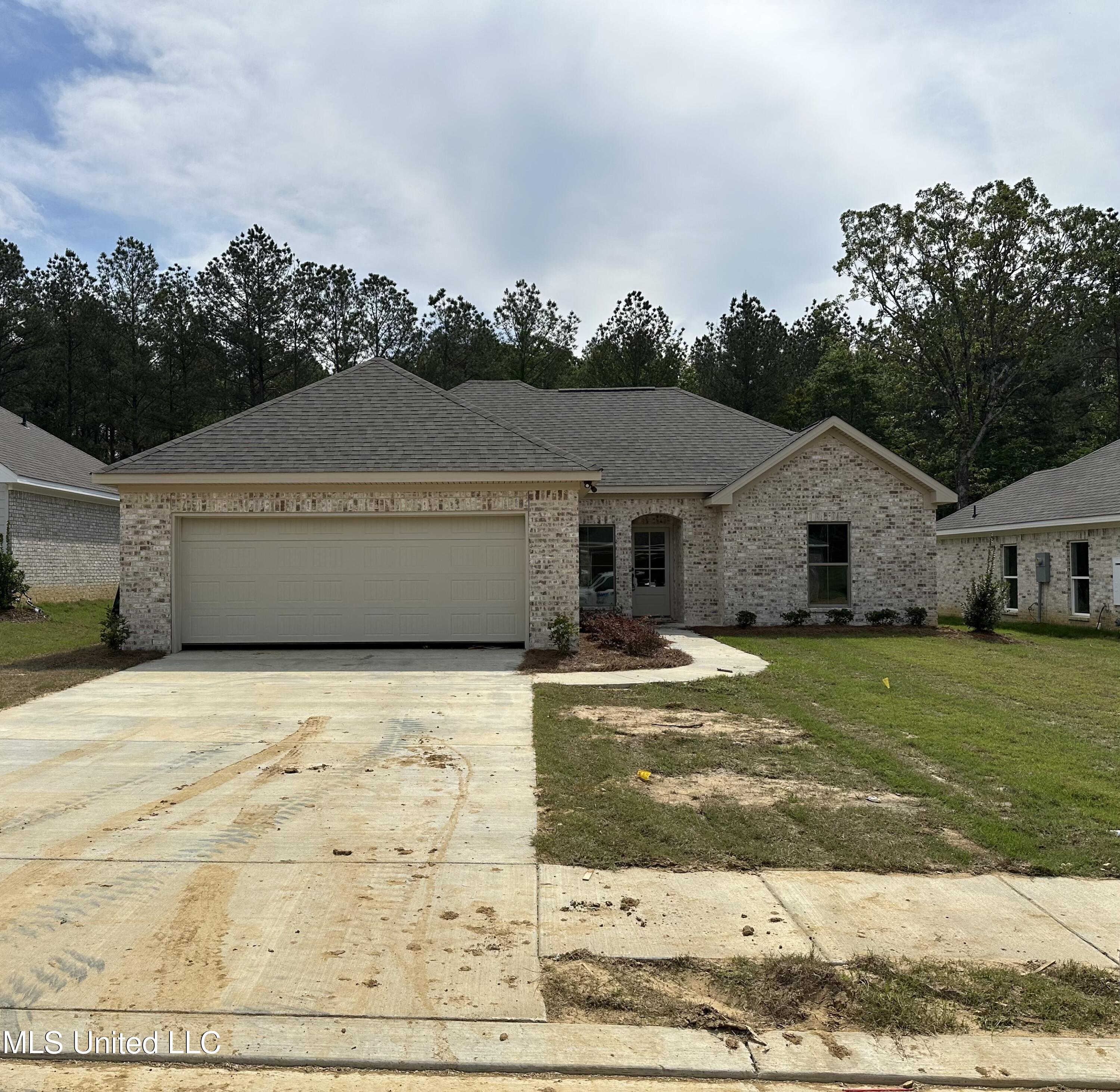 963 Riverside Lane, Pearl, Mississippi image 1