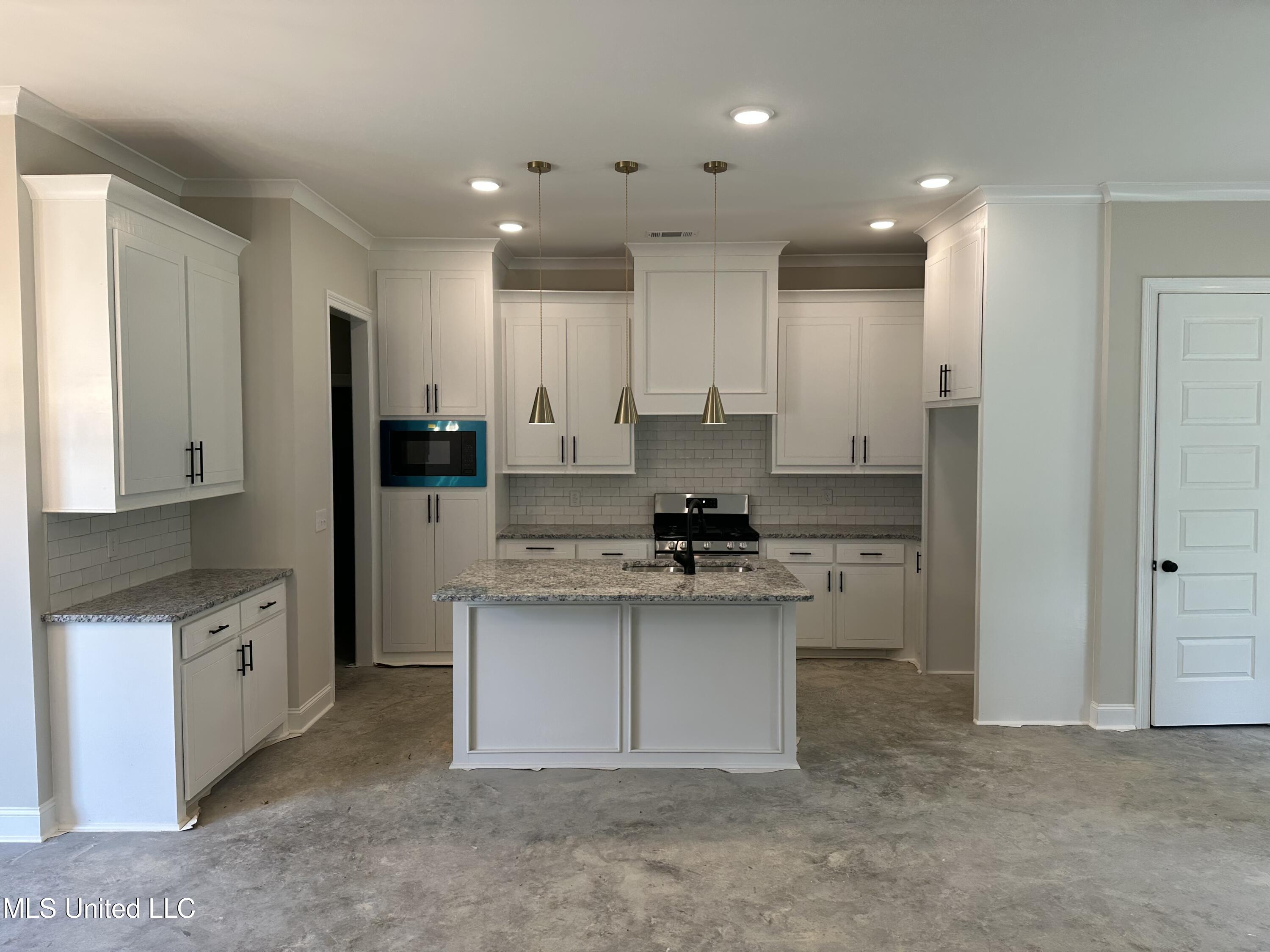 963 Riverside Lane, Pearl, Mississippi image 3