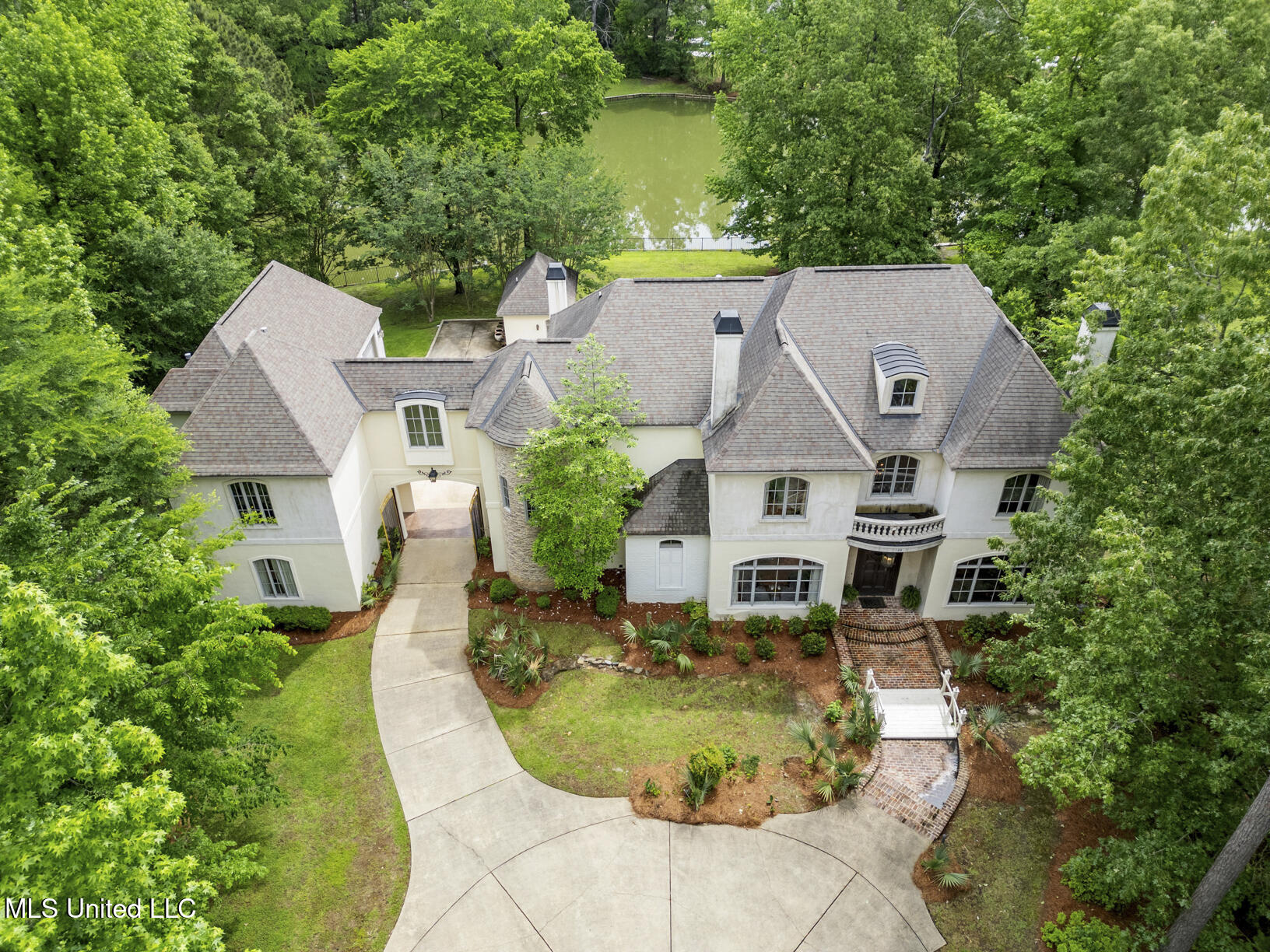 104 Summer Lake Drive, Ridgeland, Mississippi image 5