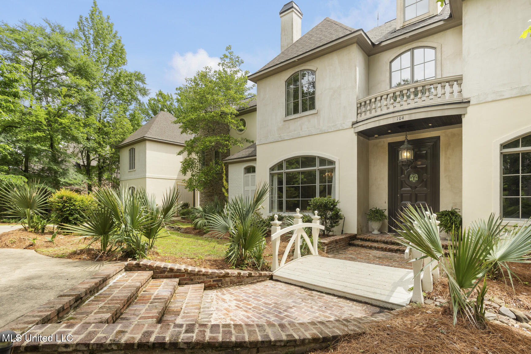 104 Summer Lake Drive, Ridgeland, Mississippi image 3