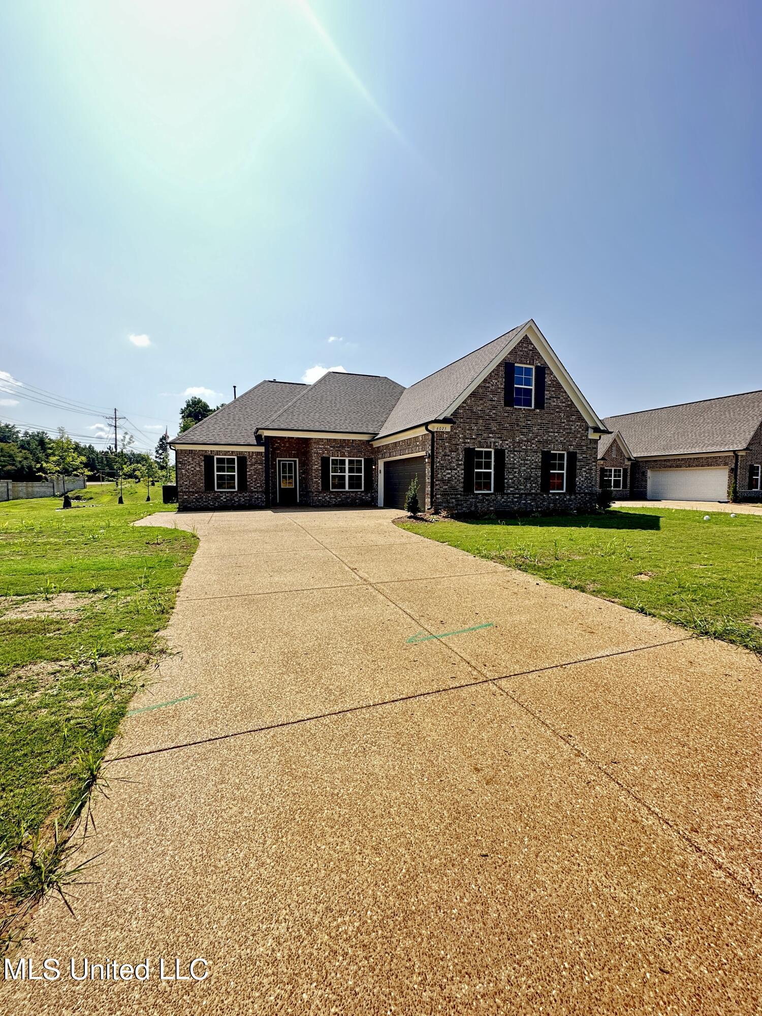 6025 Daffodil Lane, Walls, Mississippi image 1