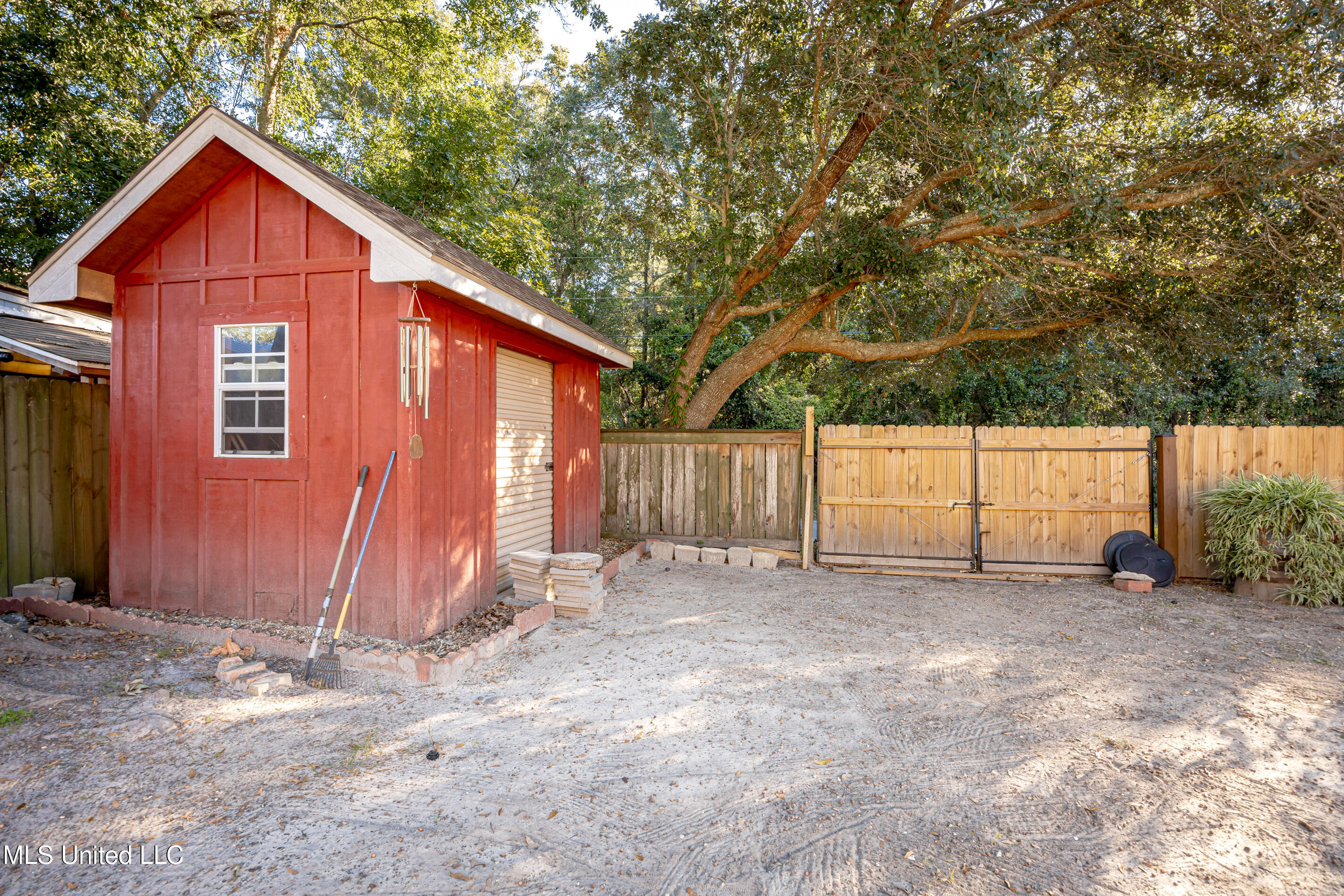 1716 Seashore Avenue, Ocean Springs, Mississippi image 49