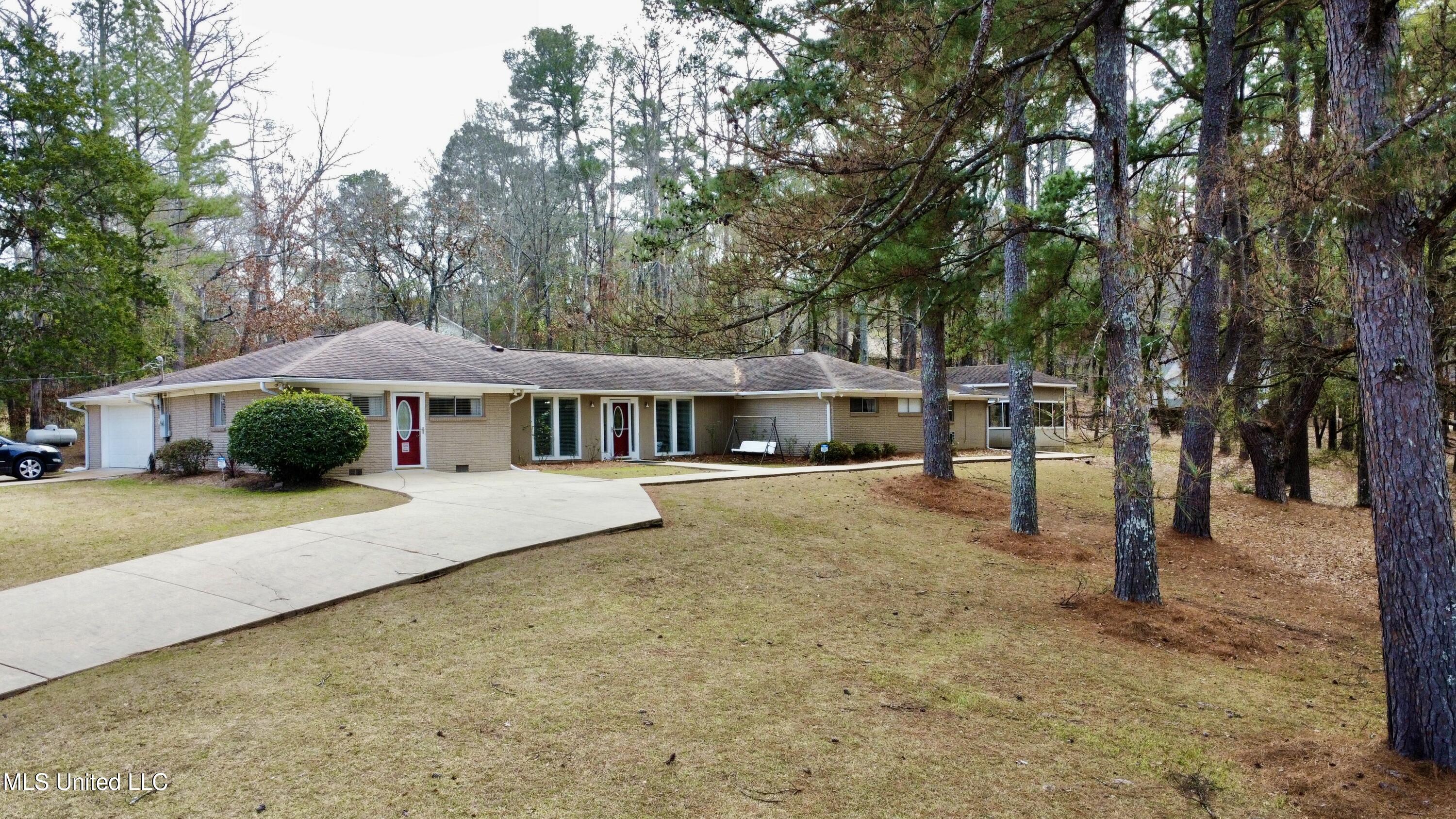 207 Tulane Drive, Clinton, Mississippi image 2