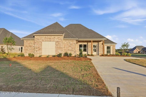 Homes For Sale - 141 Palace Crossing<br/> Flowood, MS 39232