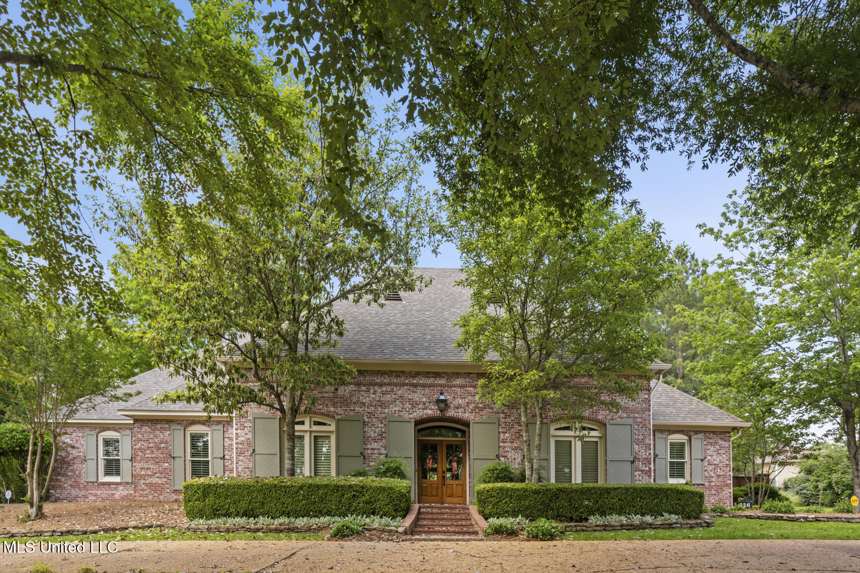 116 Hampton Way, Madison, Mississippi image 1