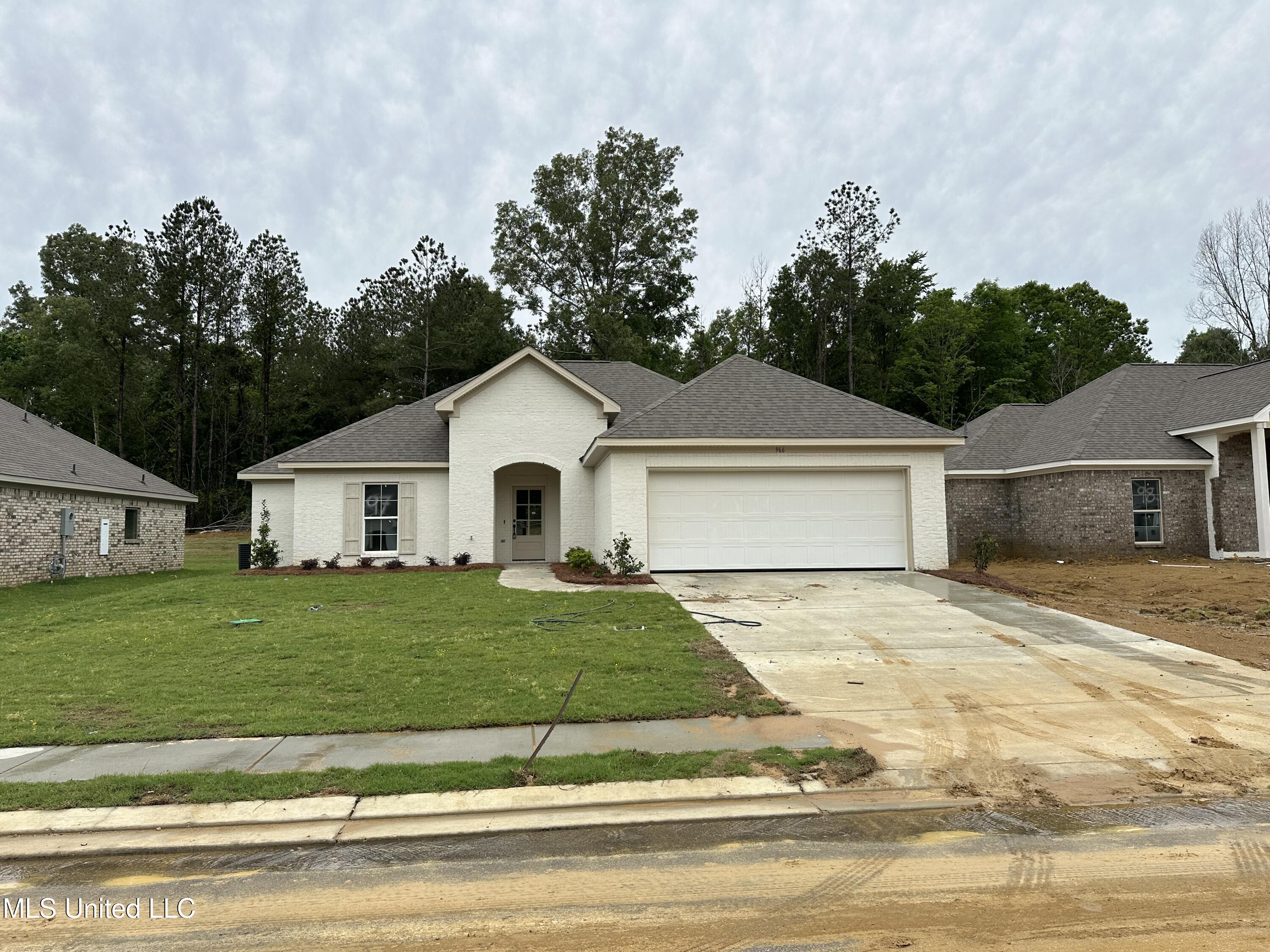 966 Riverside Lane, Pearl, Mississippi image 1