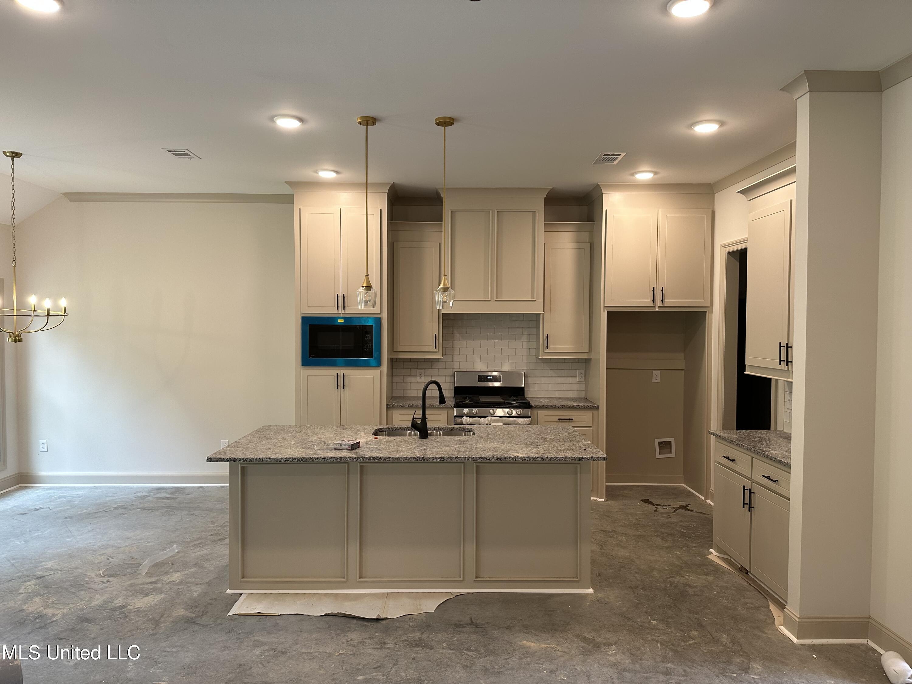 966 Riverside Lane, Pearl, Mississippi image 3