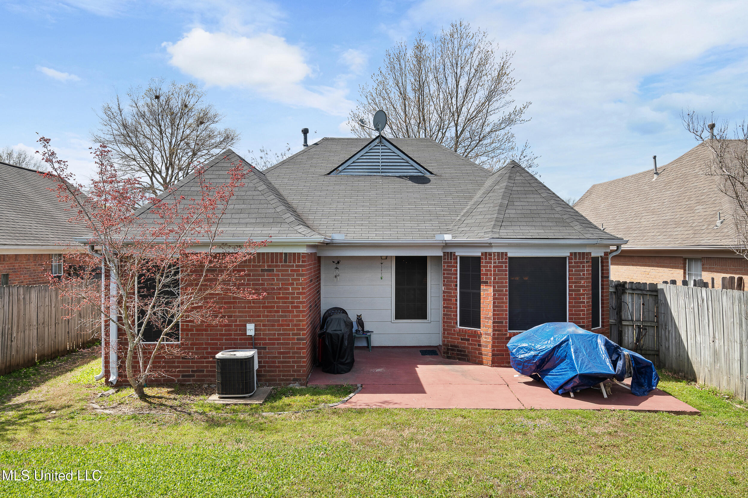 8486 Clubview Drive, Olive Branch, Mississippi image 12