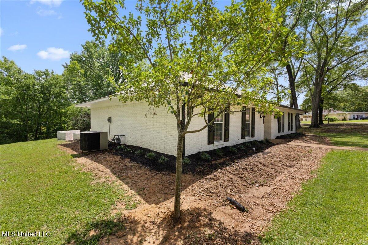 863 Rutherford Drive, Jackson, Mississippi image 2