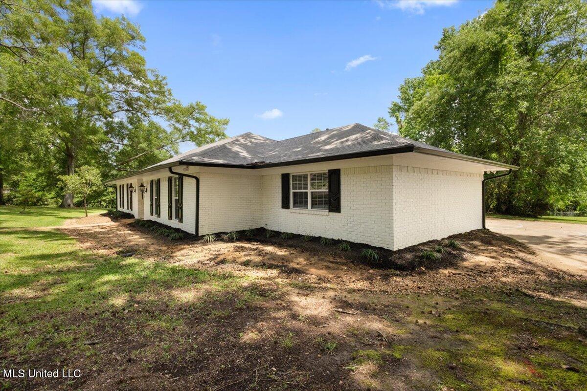 863 Rutherford Drive, Jackson, Mississippi image 3