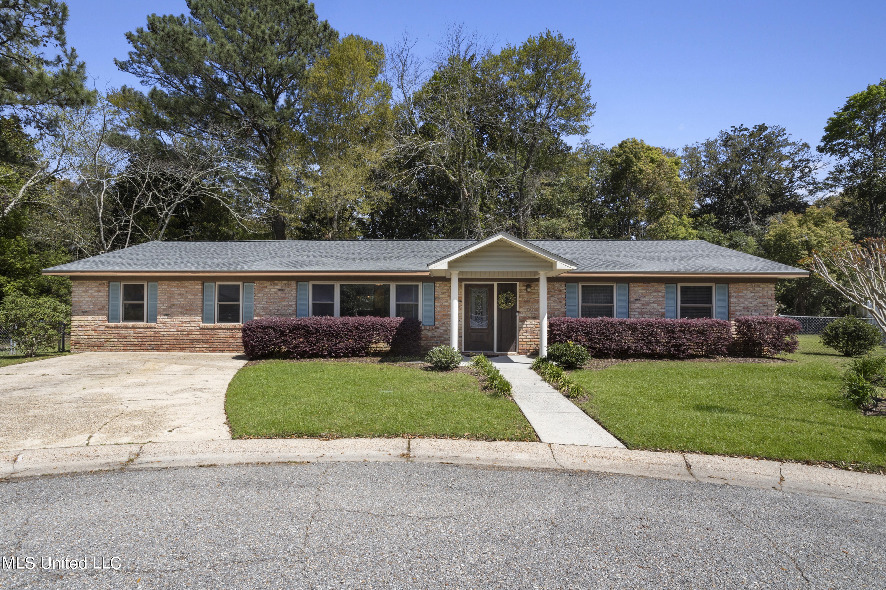 1107 Le Badine Court, Ocean Springs, Mississippi image 1