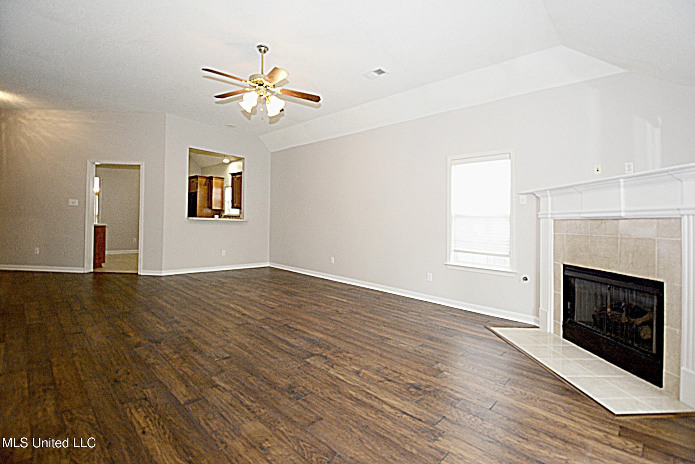 1036 Warwick Place, Southaven, Mississippi image 8