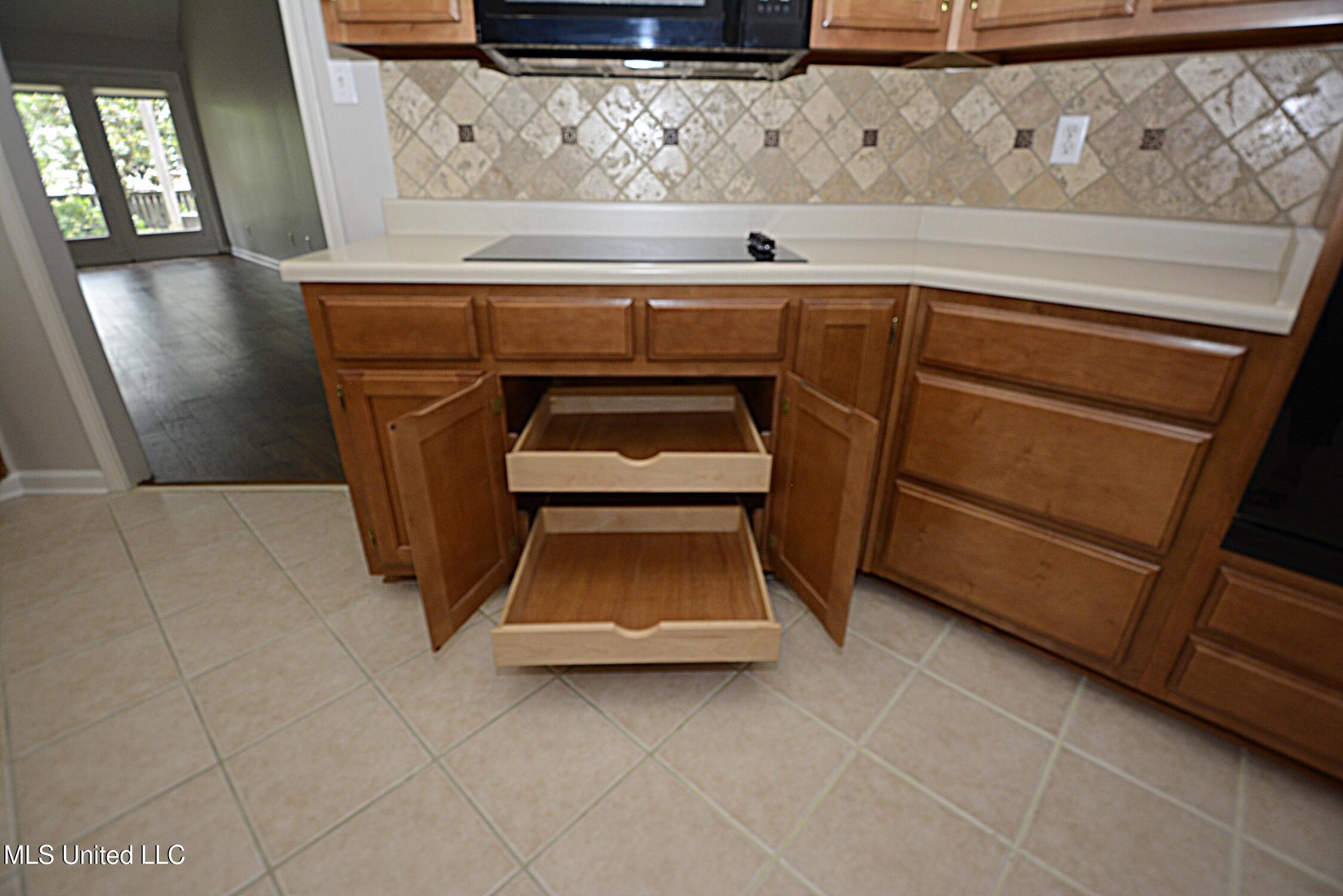 1036 Warwick Place, Southaven, Mississippi image 17