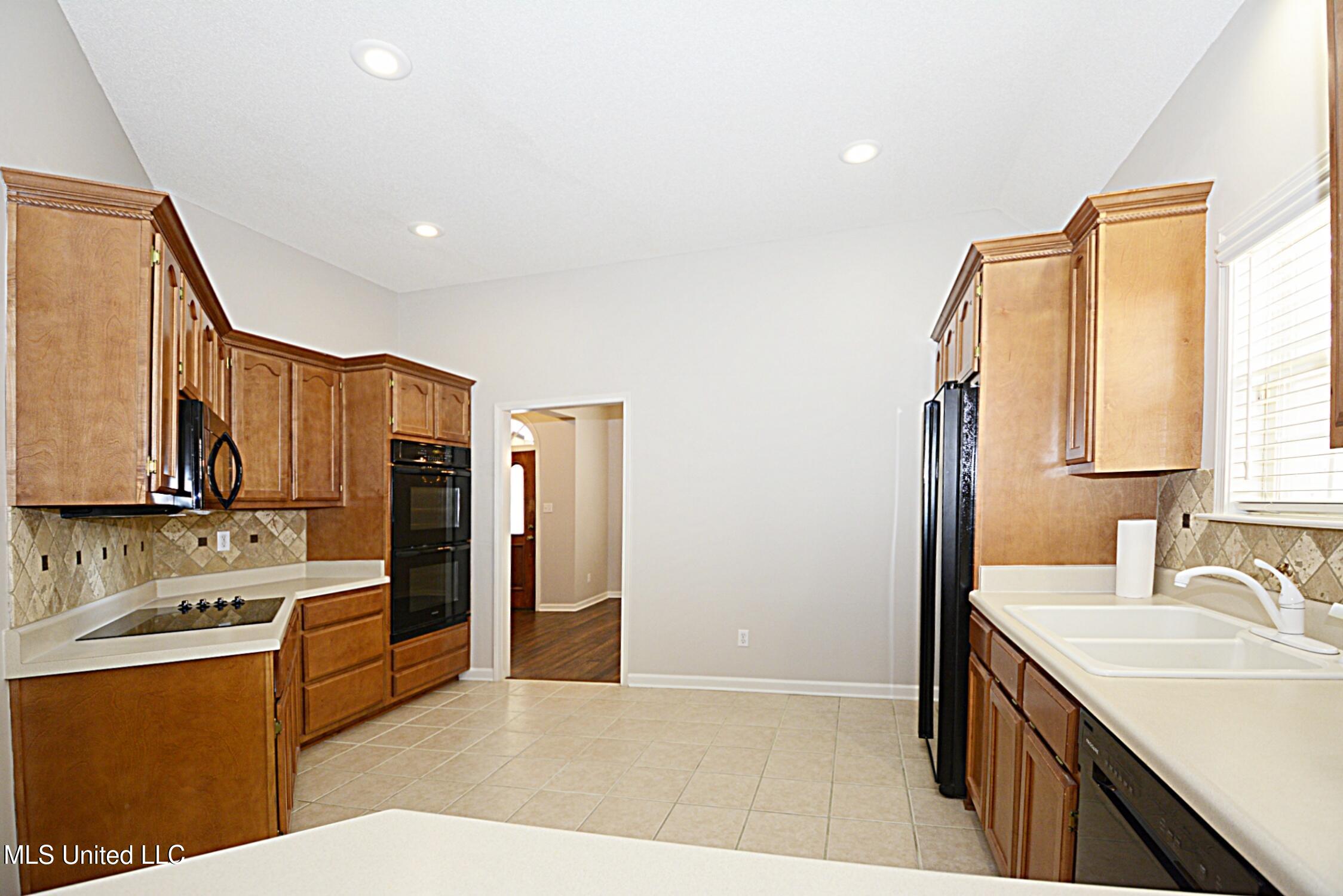1036 Warwick Place, Southaven, Mississippi image 16