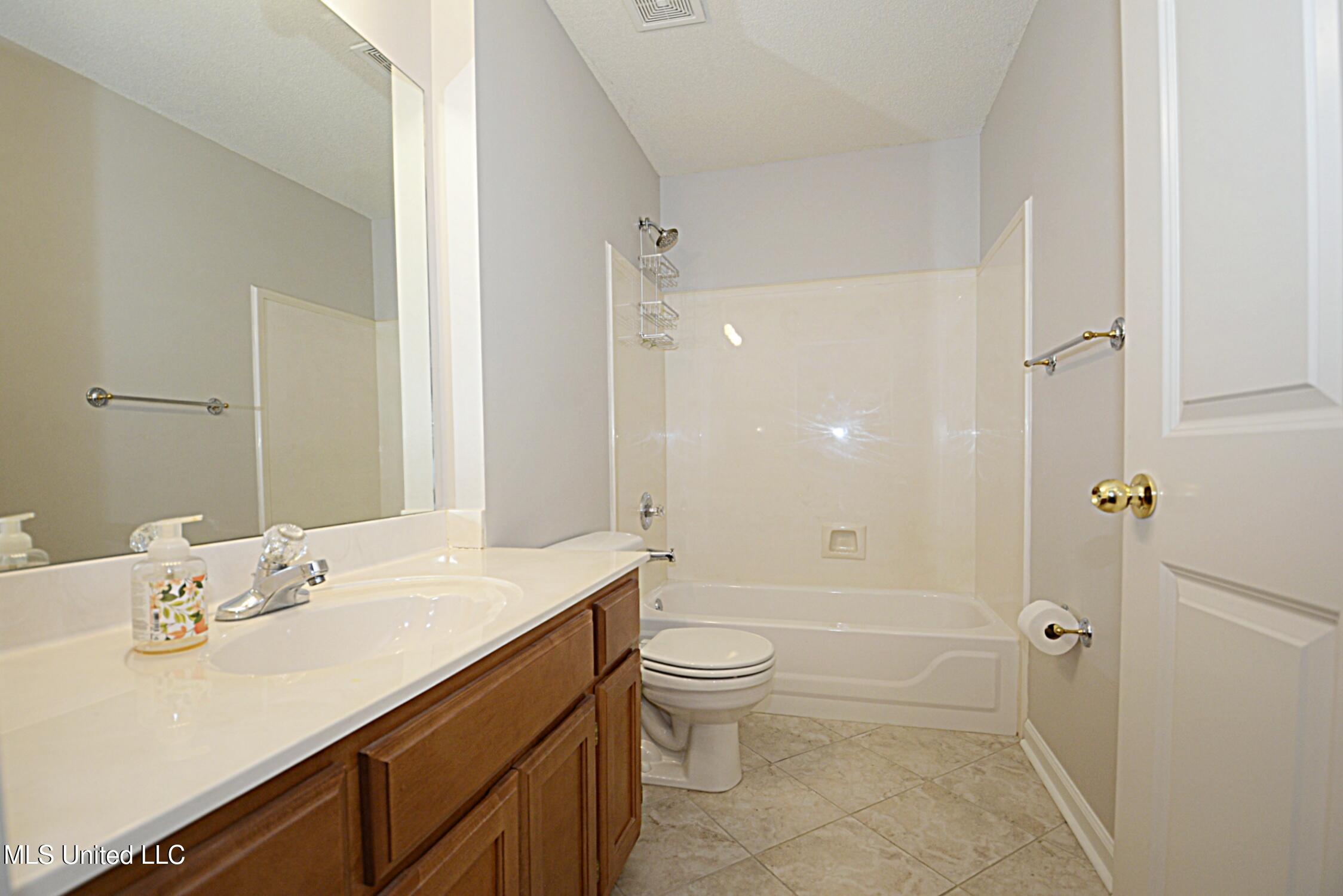 1036 Warwick Place, Southaven, Mississippi image 26