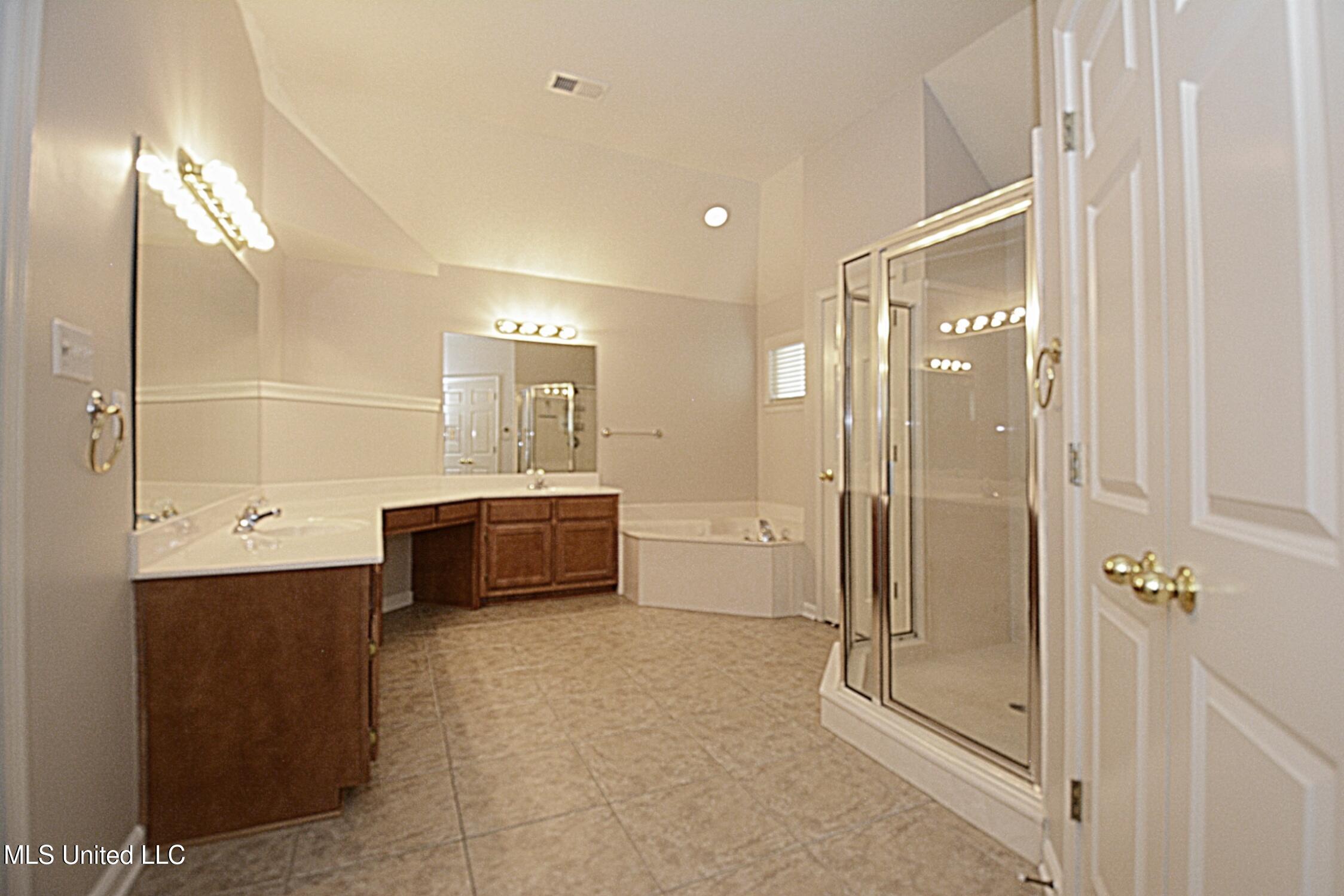 1036 Warwick Place, Southaven, Mississippi image 21