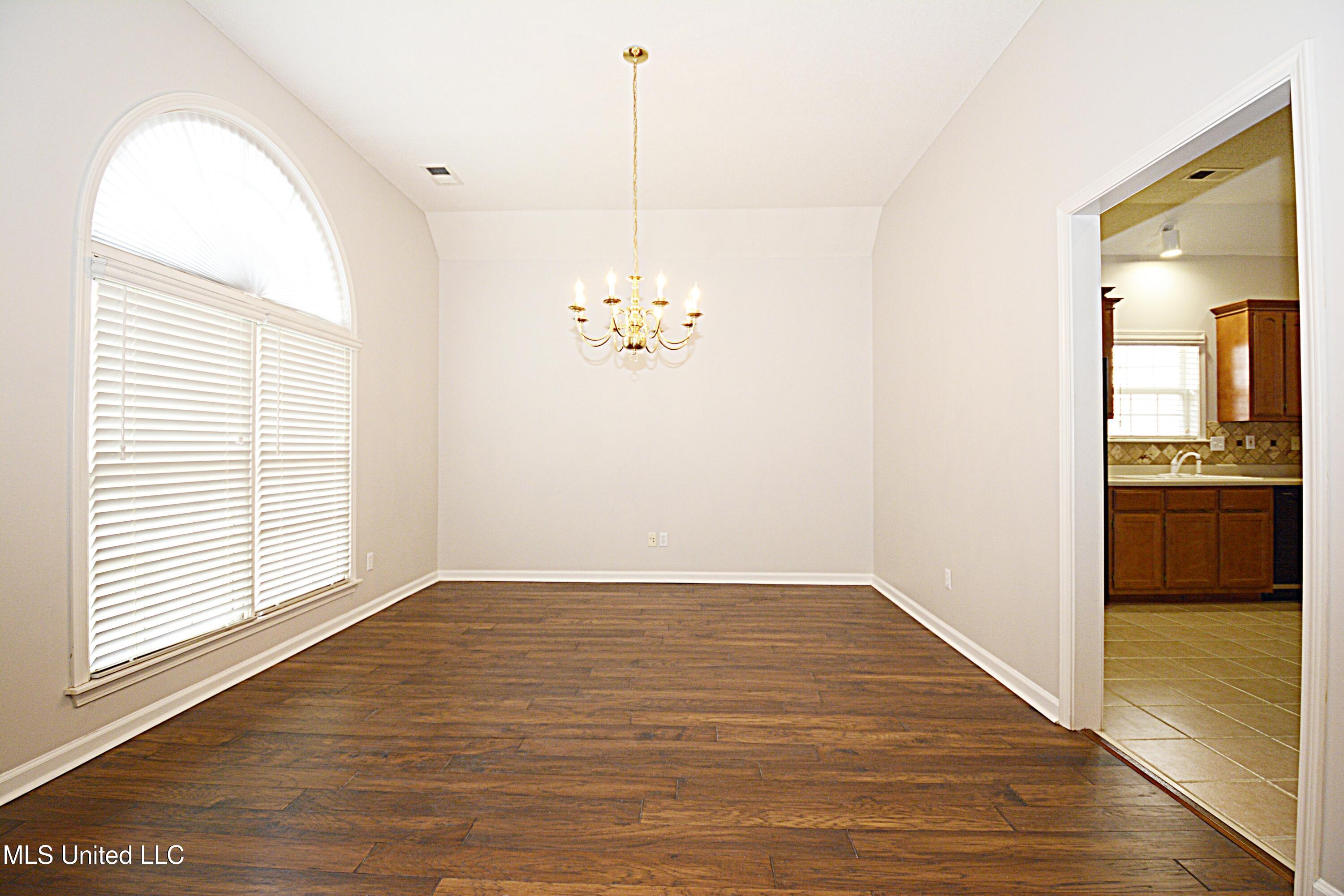 1036 Warwick Place, Southaven, Mississippi image 11