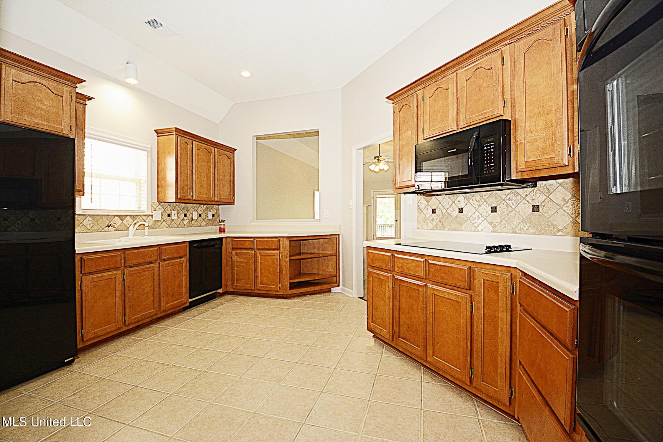 1036 Warwick Place, Southaven, Mississippi image 14