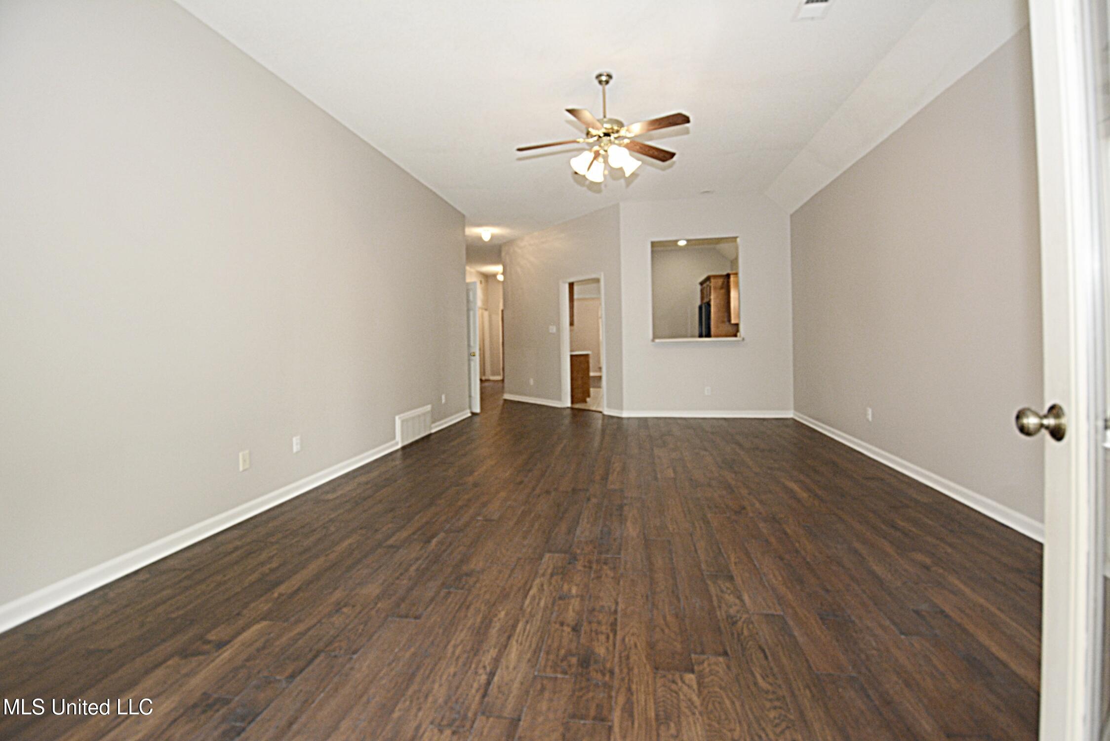 1036 Warwick Place, Southaven, Mississippi image 10