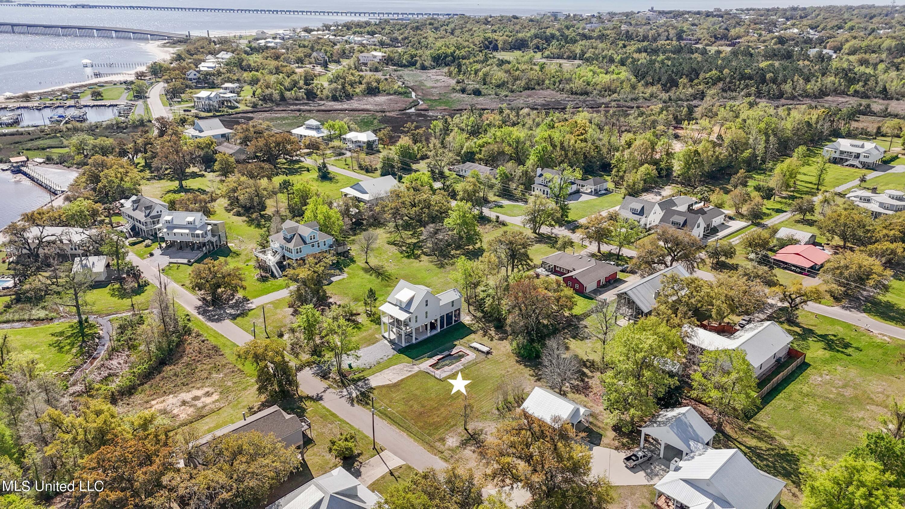 112 Leopold Street, Bay Saint Louis, Mississippi image 8