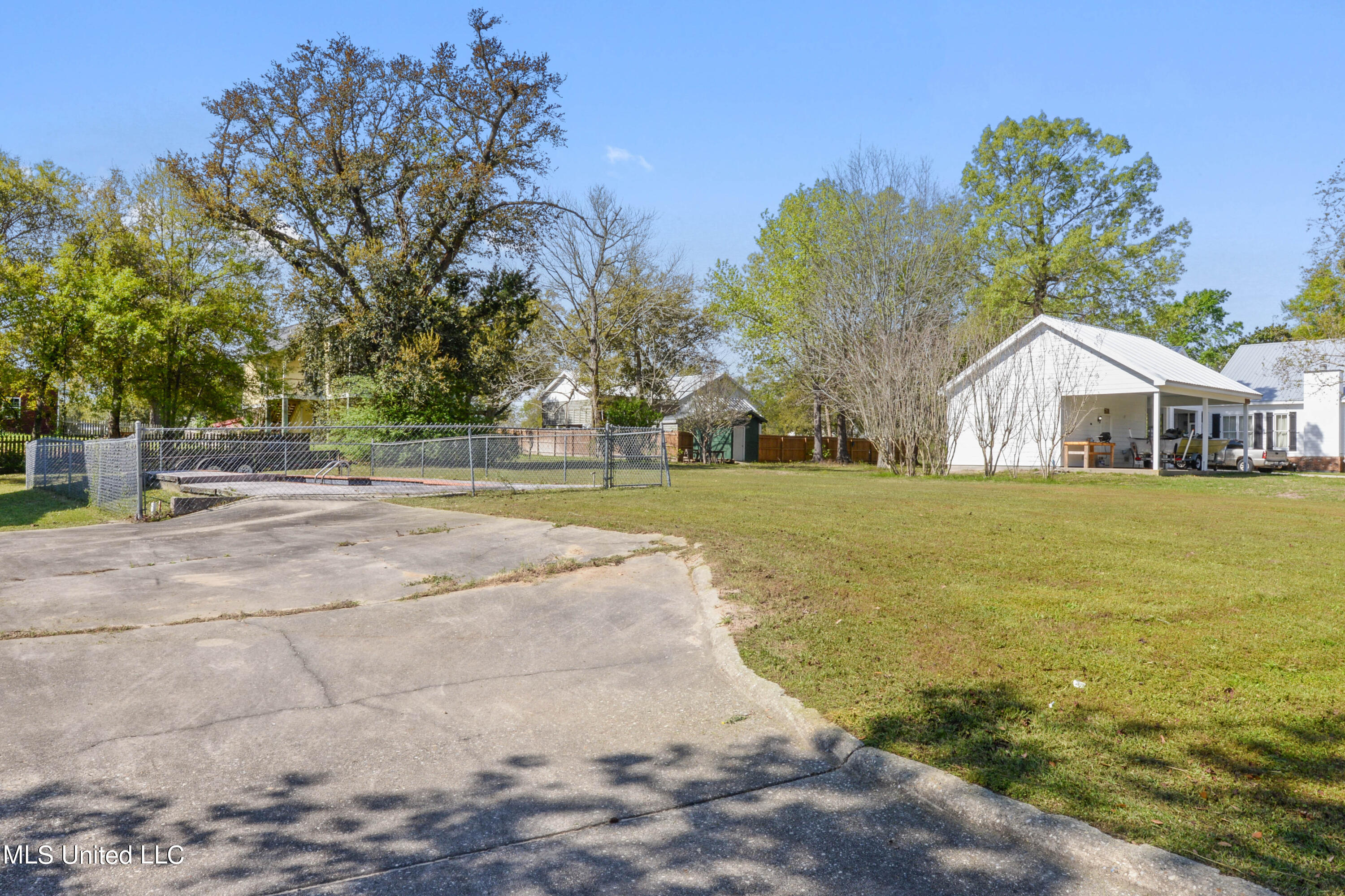 112 Leopold Street, Bay Saint Louis, Mississippi image 3