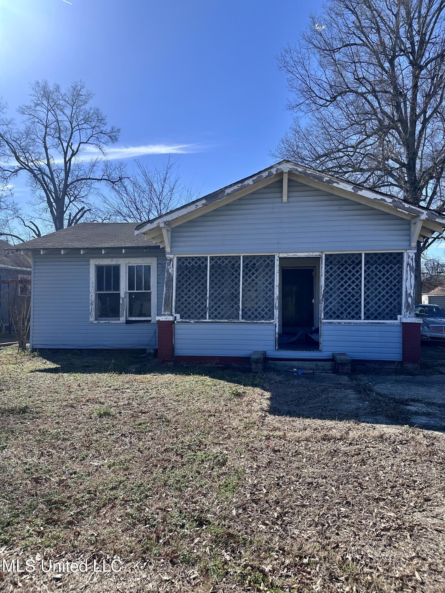 1208 Dewey Street, Greenwood, Mississippi image 1