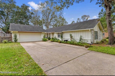 Homes For Sale - 4004 Breezy Hill Lane<br/> Ocean Springs, MS 39564