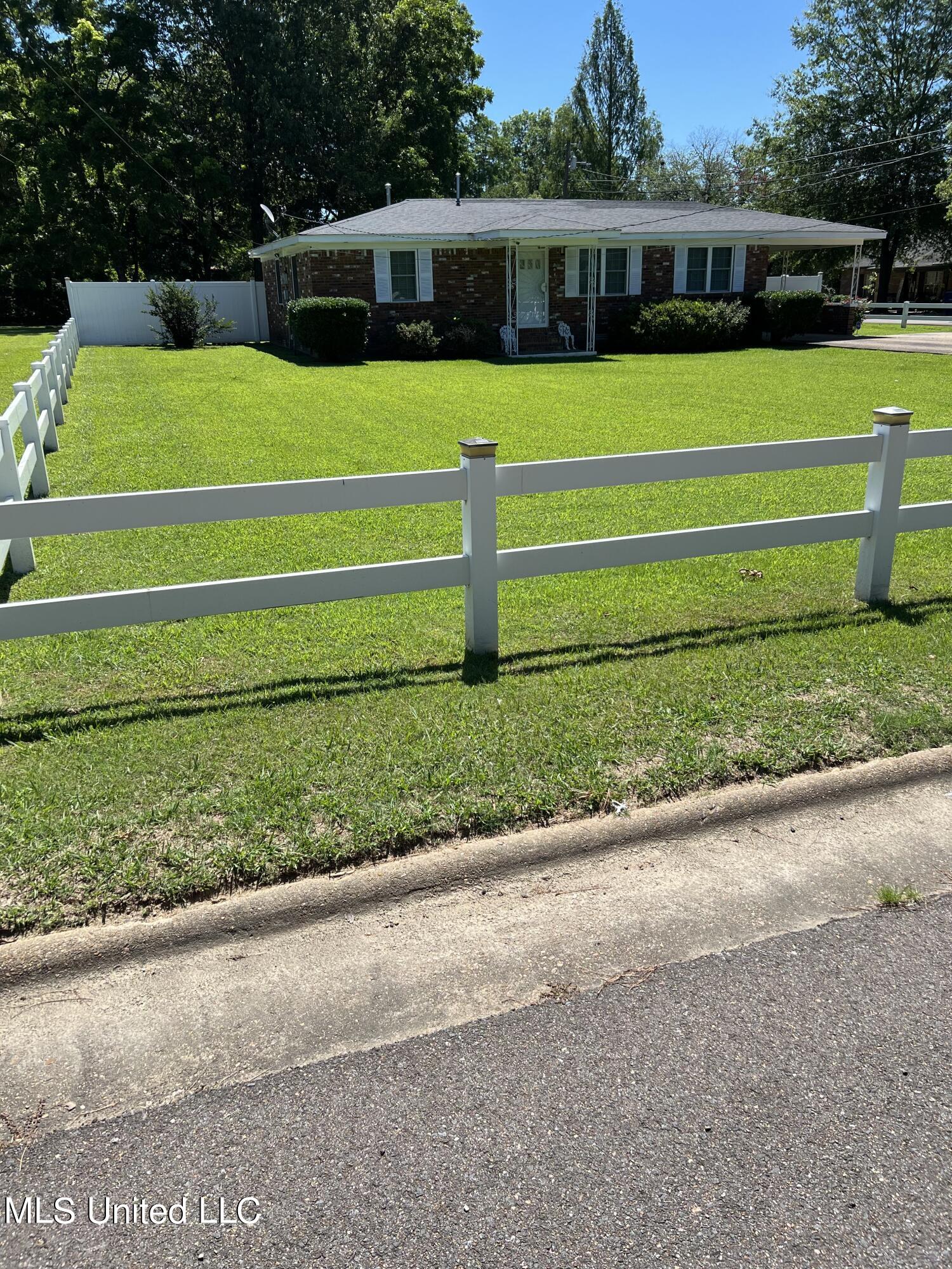 304 Warren Street, Como, Mississippi image 5