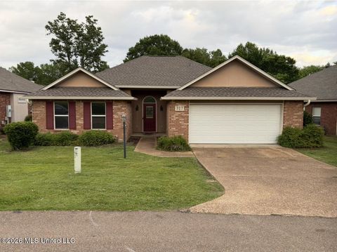 Homes For Sale - 327 Cascades Circle<br/> Hinds County, Clinton, MS 39056