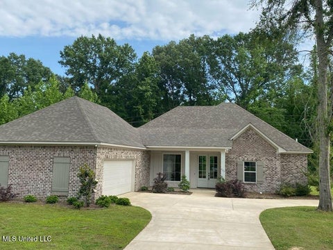Homes For Sale - 127 Salus Bend<br/> Clinton, MS 39056