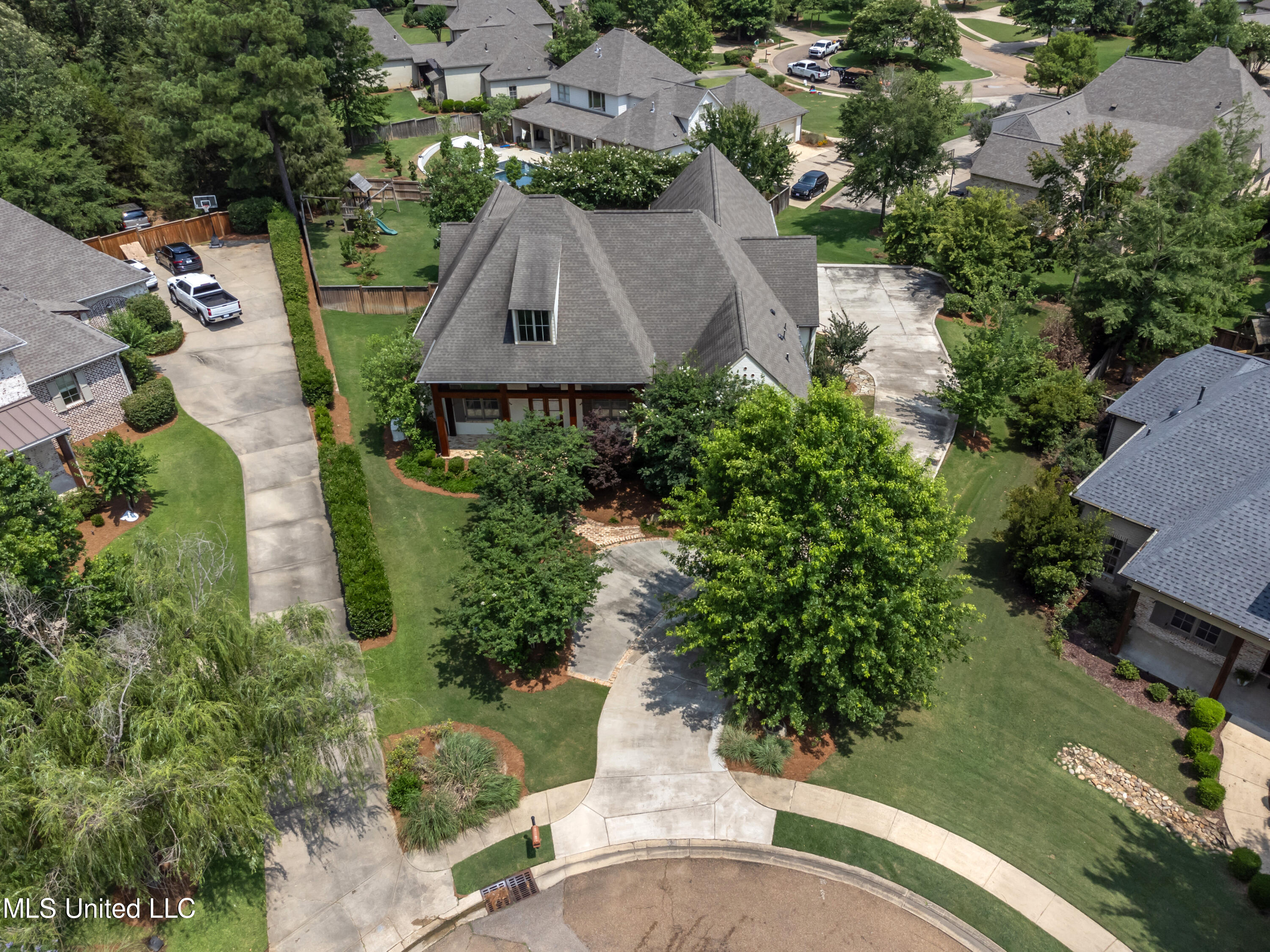 Madison, Mississippi 39110, United States, 4 Bedrooms Bedrooms, ,3 BathroomsBathrooms,Residential,Pending,86295