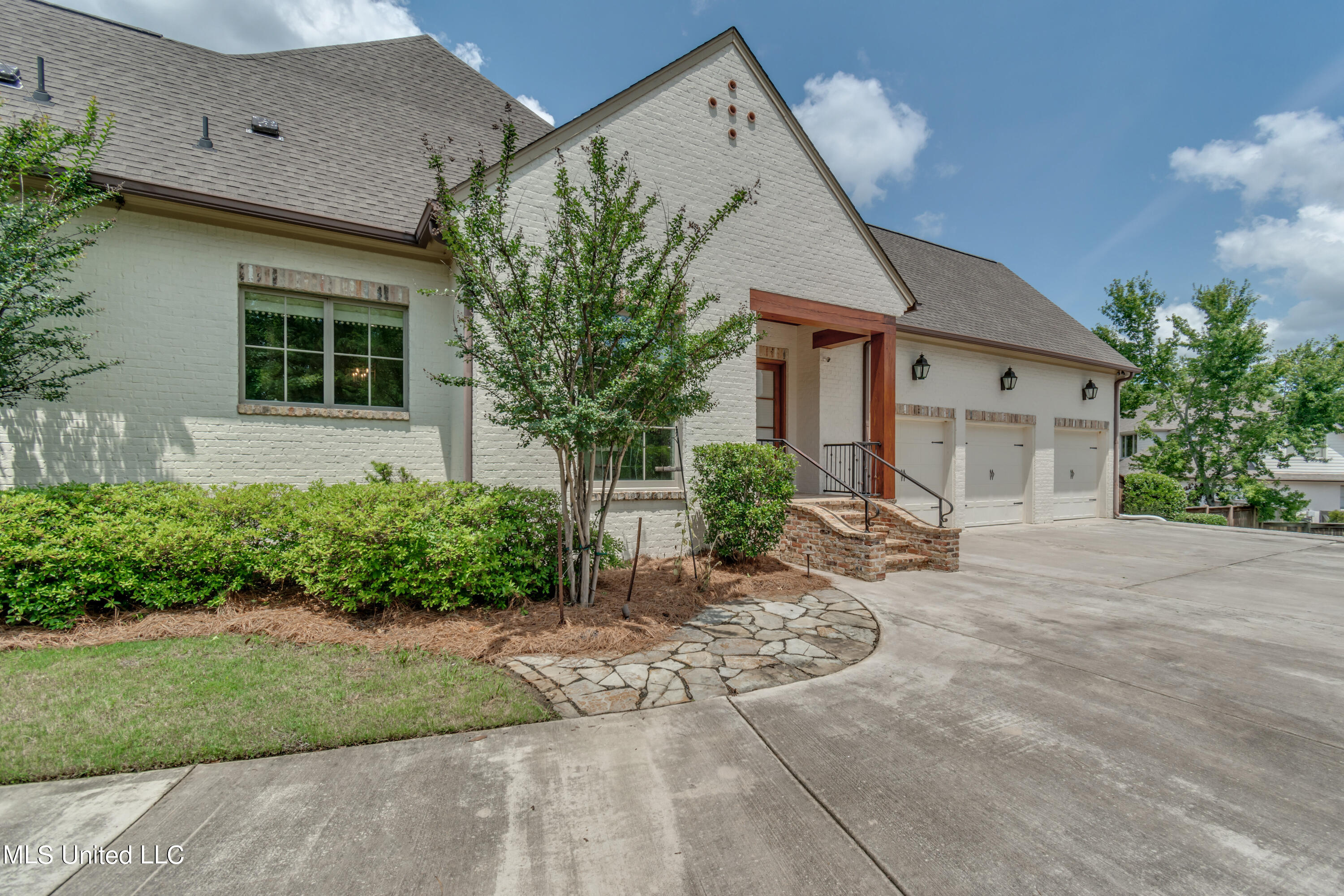 Madison, Mississippi 39110, United States, 4 Bedrooms Bedrooms, ,3 BathroomsBathrooms,Residential,Pending,86295