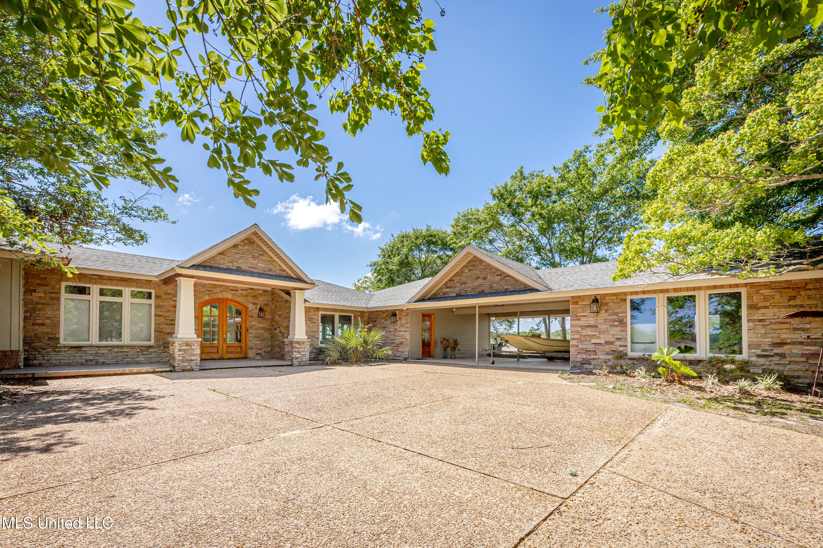 2801 Eagle Pine Drive, Ocean Springs, Mississippi image 1